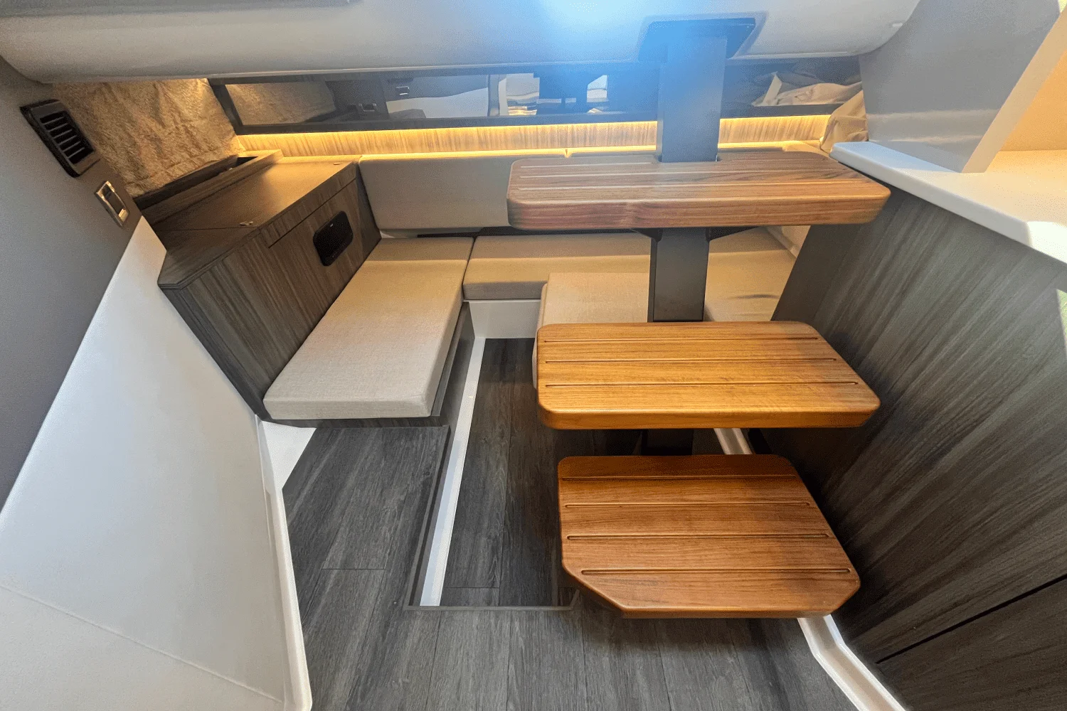 2024 Sea Ray Sundancer 370 Outboard Image Thumbnail #28