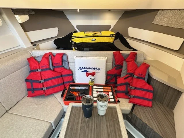 2024 Sea Ray Sundancer 370 Outboard Image Thumbnail #38