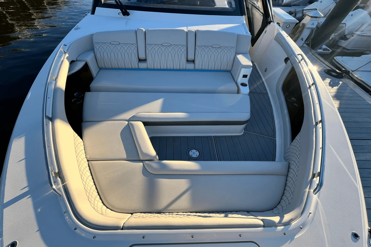 2024 Sea Ray Sundancer 370 Outboard Image Thumbnail #20