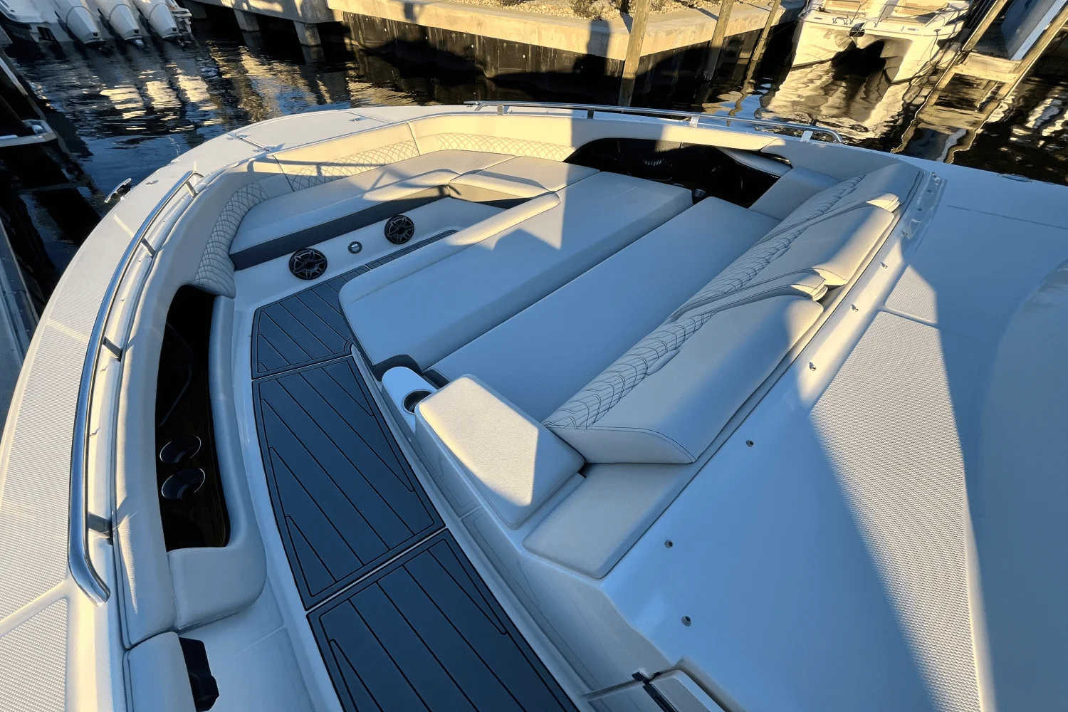 2024 Sea Ray Sundancer 370 Outboard Image Thumbnail #21