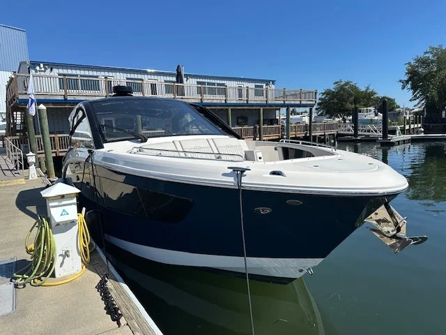 2024 Sea Ray Sundancer 370 Outboard Image Thumbnail #9