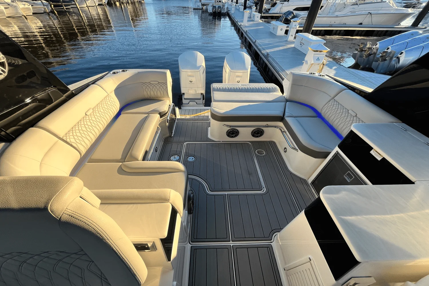 2024 Sea Ray Sundancer 370 Outboard Image Thumbnail #22