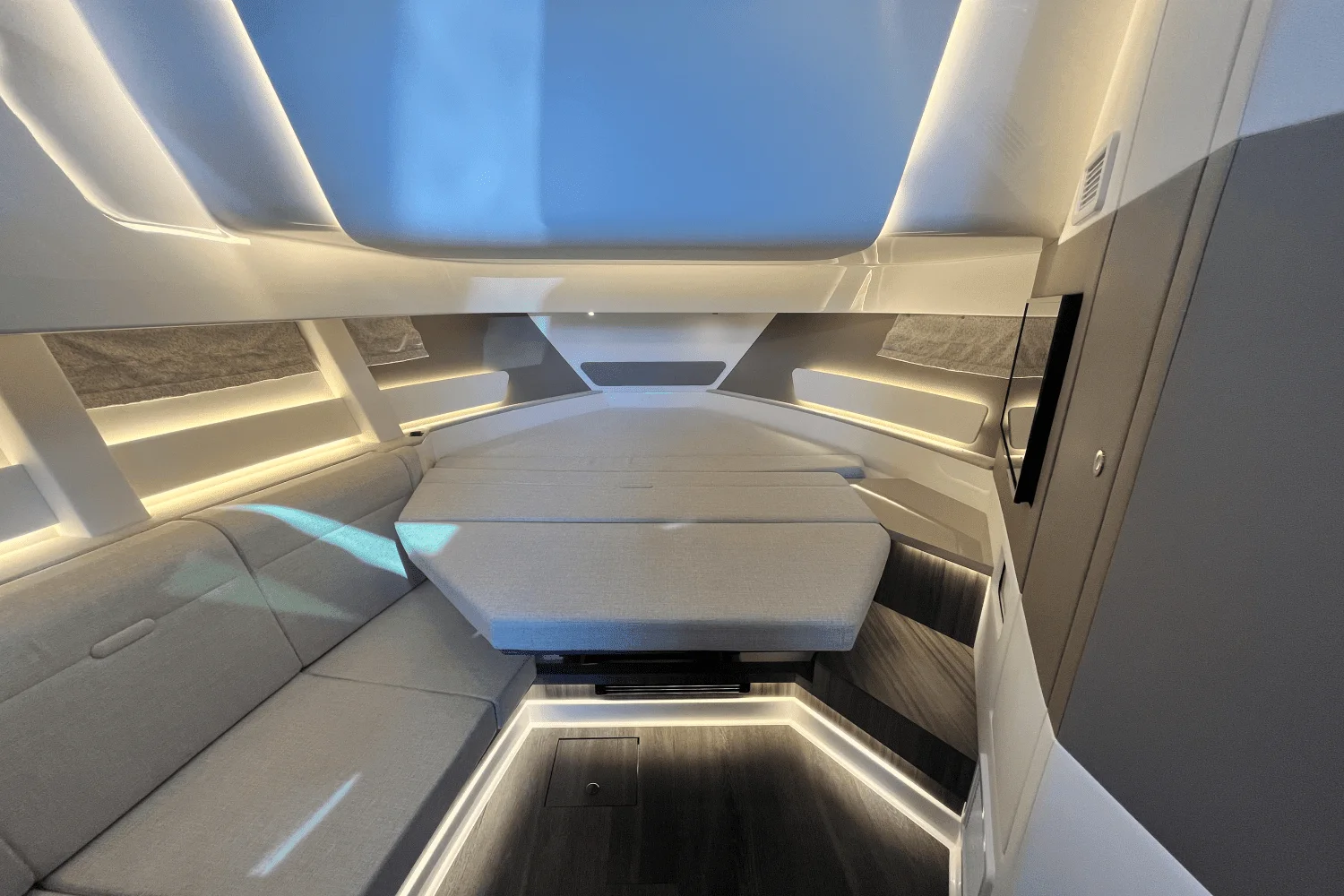 2024 Sea Ray Sundancer 370 Outboard Image Thumbnail #25