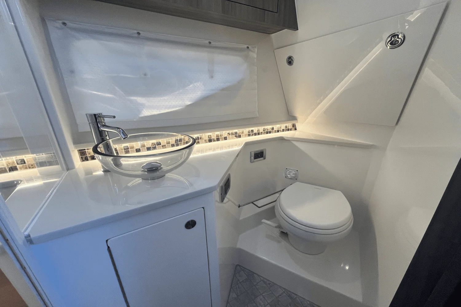 2024 Sea Ray Sundancer 370 Outboard Image Thumbnail #54