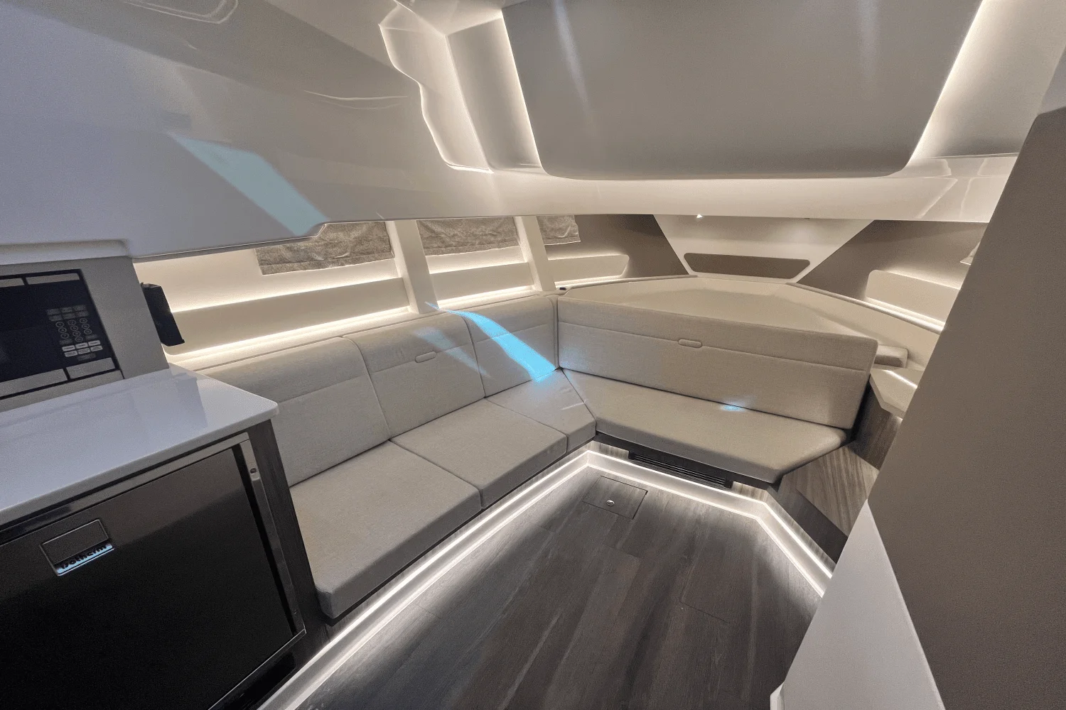 2024 Sea Ray Sundancer 370 Outboard Image Thumbnail #24