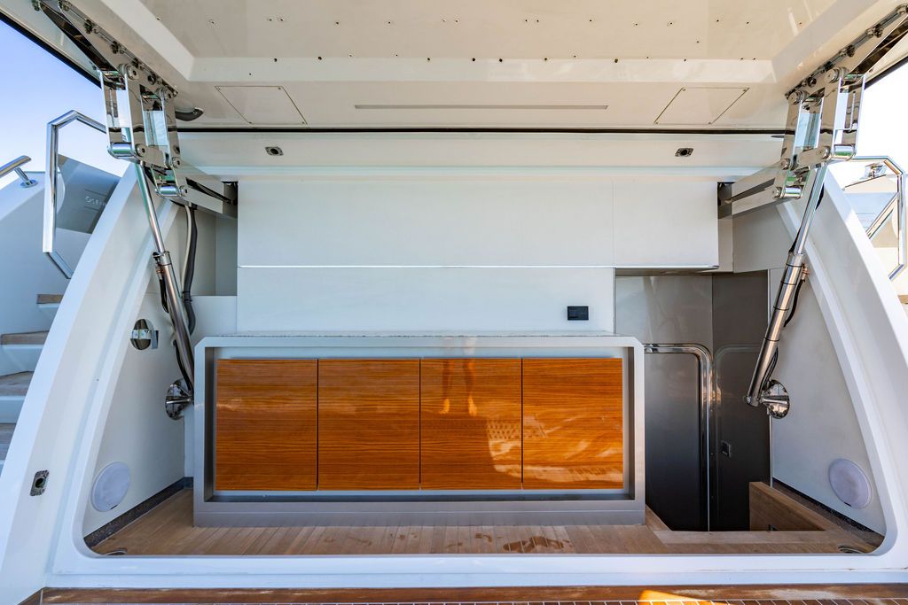 2020 Ocean Alexander 84 R Image Thumbnail #5
