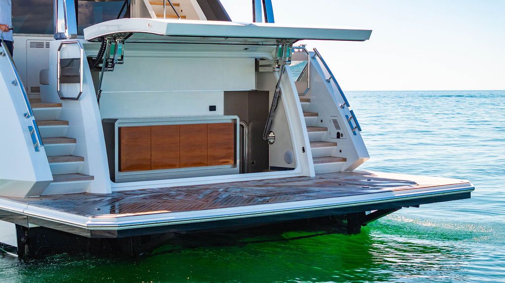 2020 Ocean Alexander 84 R Image Thumbnail #3