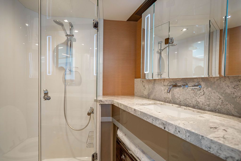 2020 Ocean Alexander 84 R Image Thumbnail #39