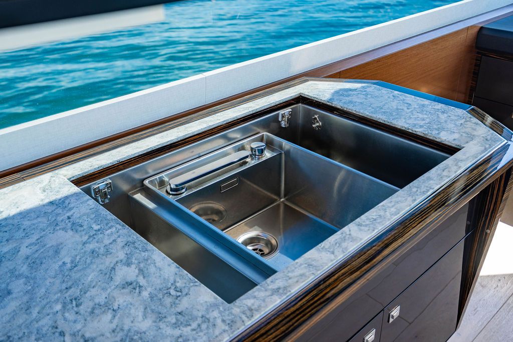 2020 Ocean Alexander 84 R Image Thumbnail #48