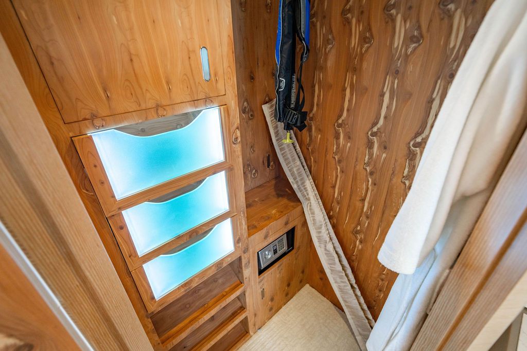 2020 Ocean Alexander 84 R Image Thumbnail #24