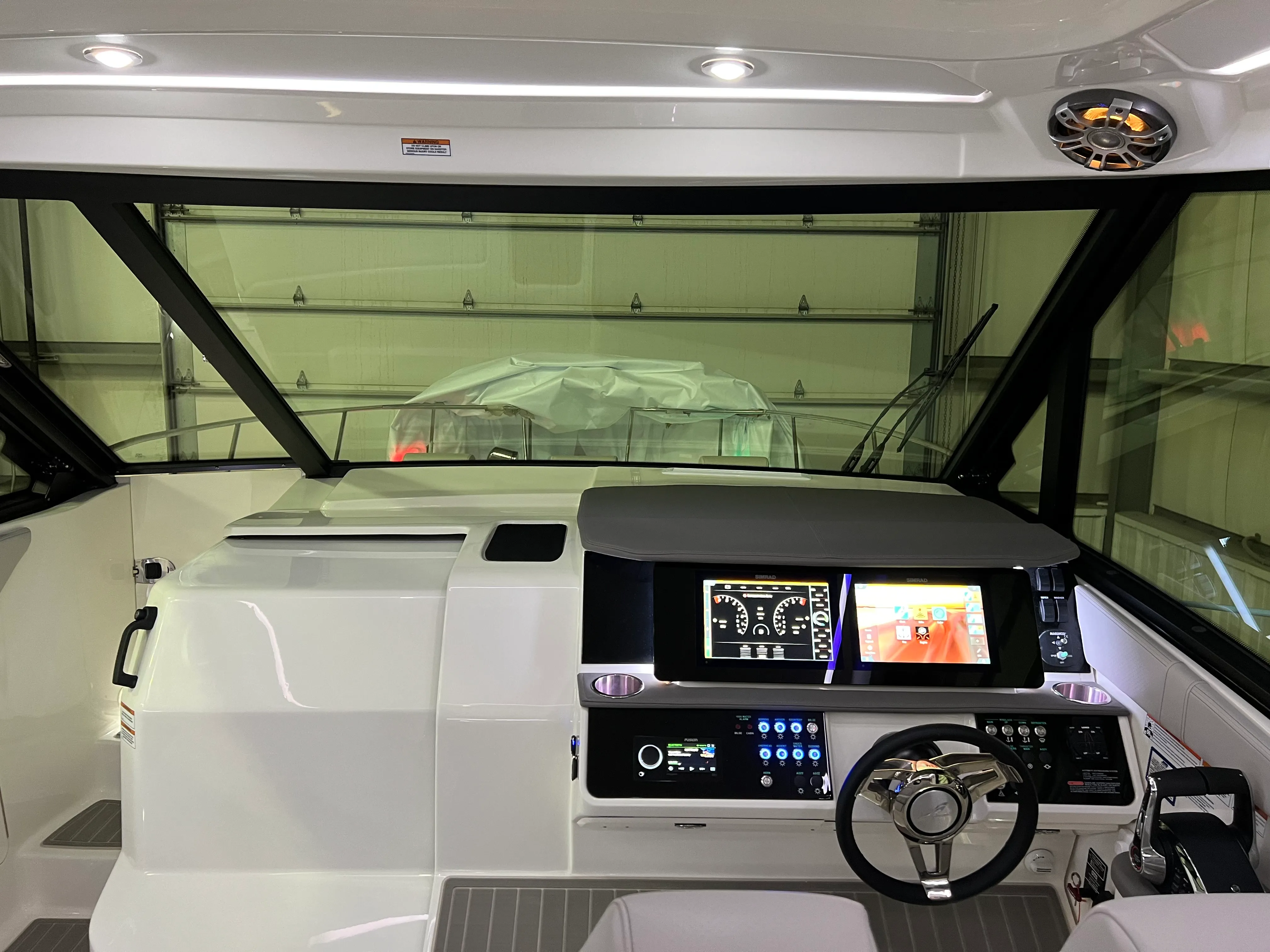 2023 Sea Ray 320 SUNDANCER OB Image Thumbnail #5