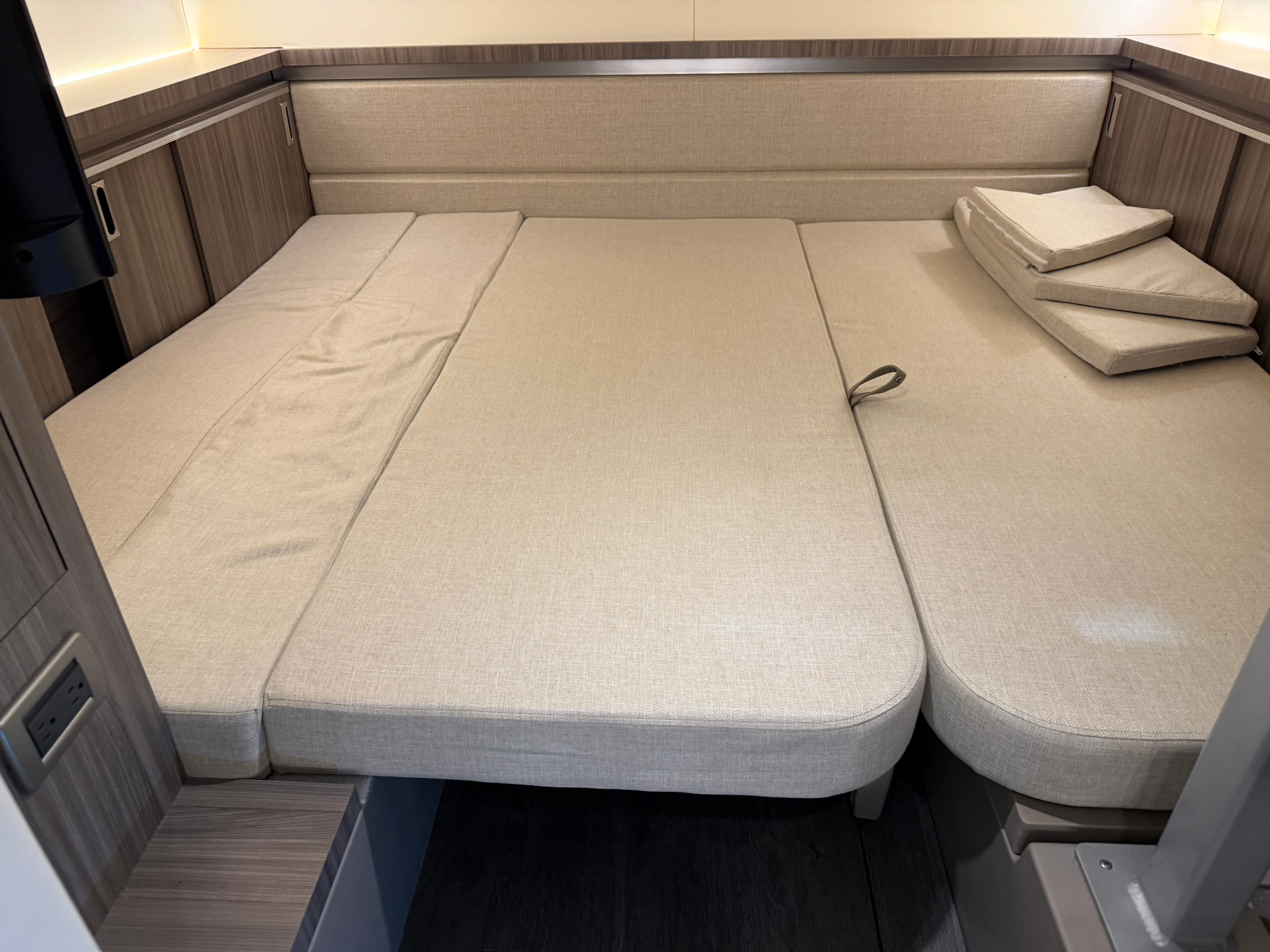 2023 Sea Ray 320 SUNDANCER OB Image Thumbnail #28