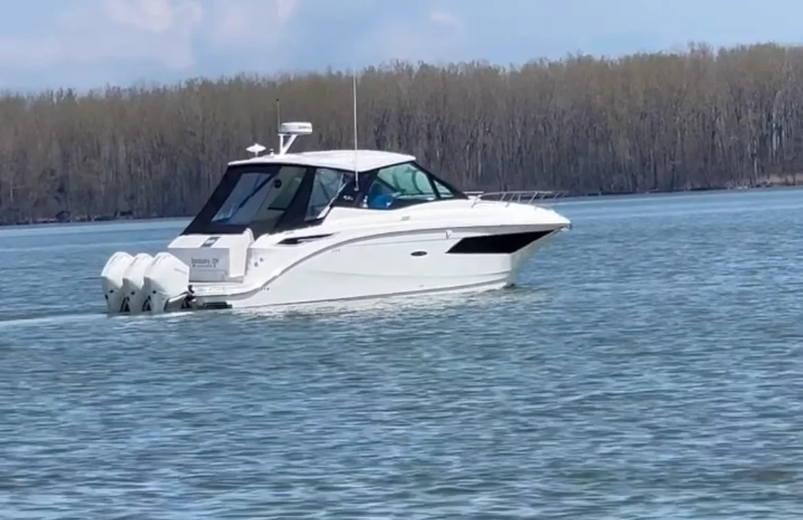 2023 Sea Ray 320 SUNDANCER OB Image Thumbnail #1