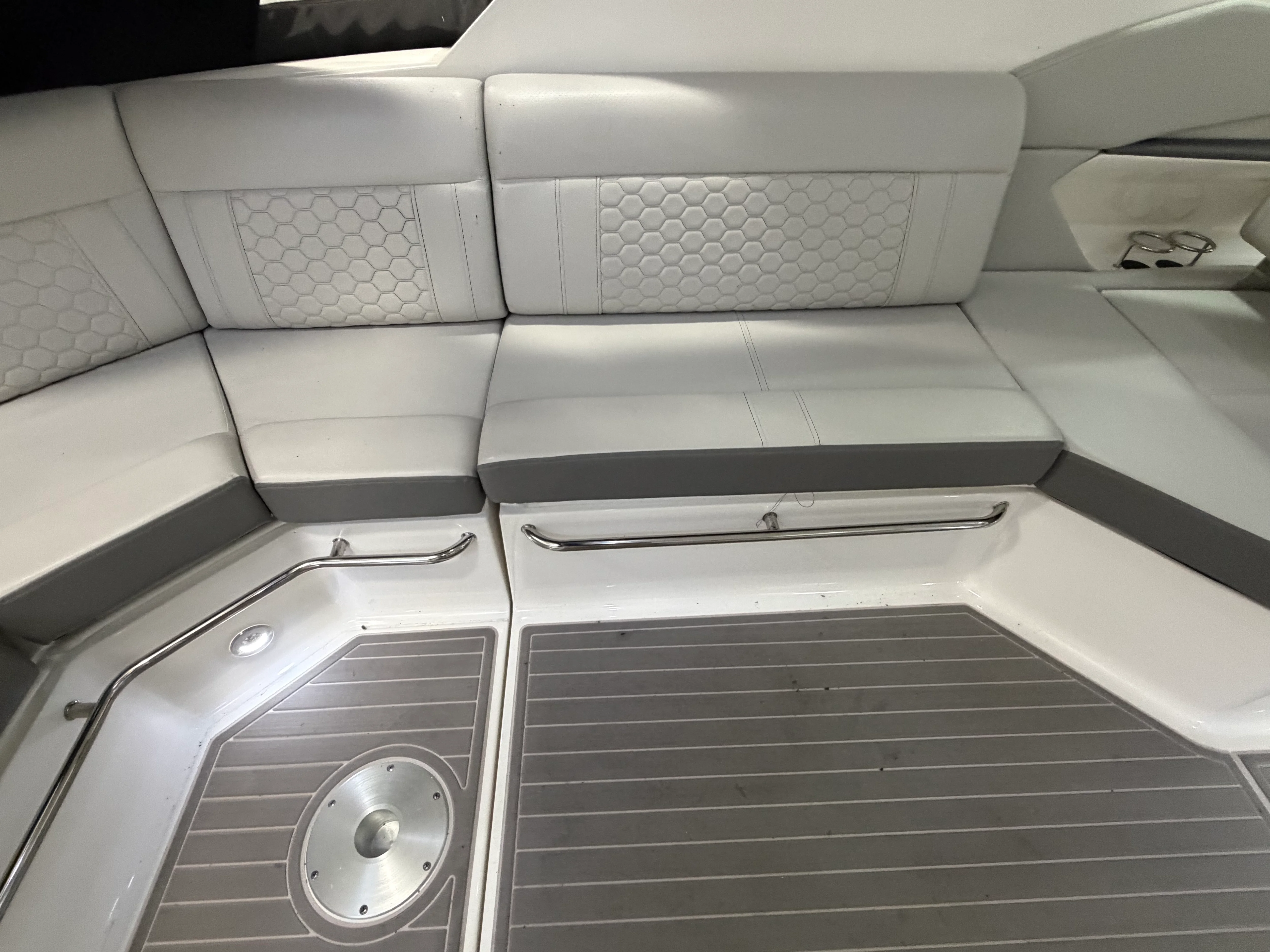 2023 Sea Ray 320 SUNDANCER OB Image Thumbnail #13