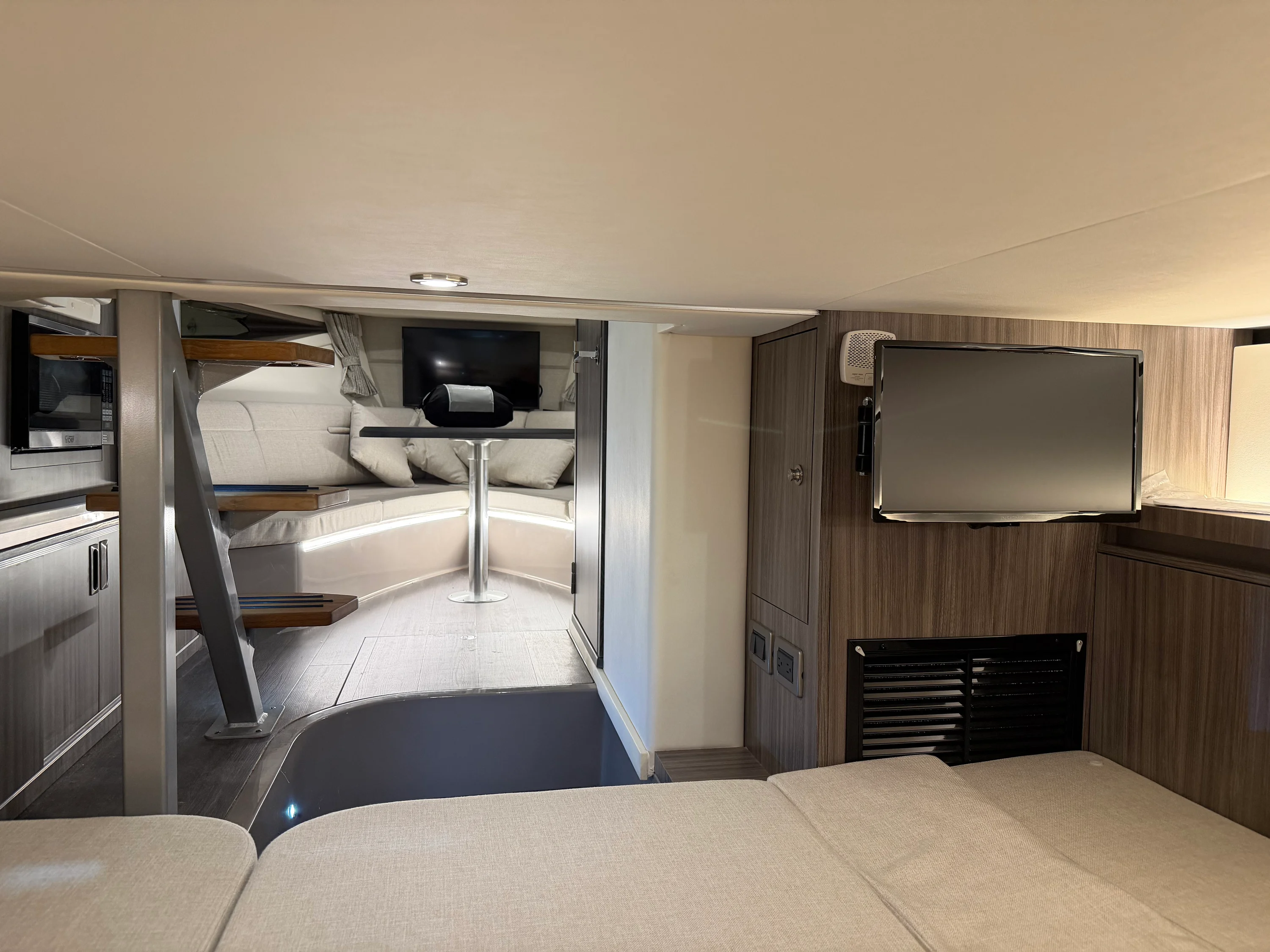 2023 Sea Ray 320 SUNDANCER OB Image Thumbnail #29