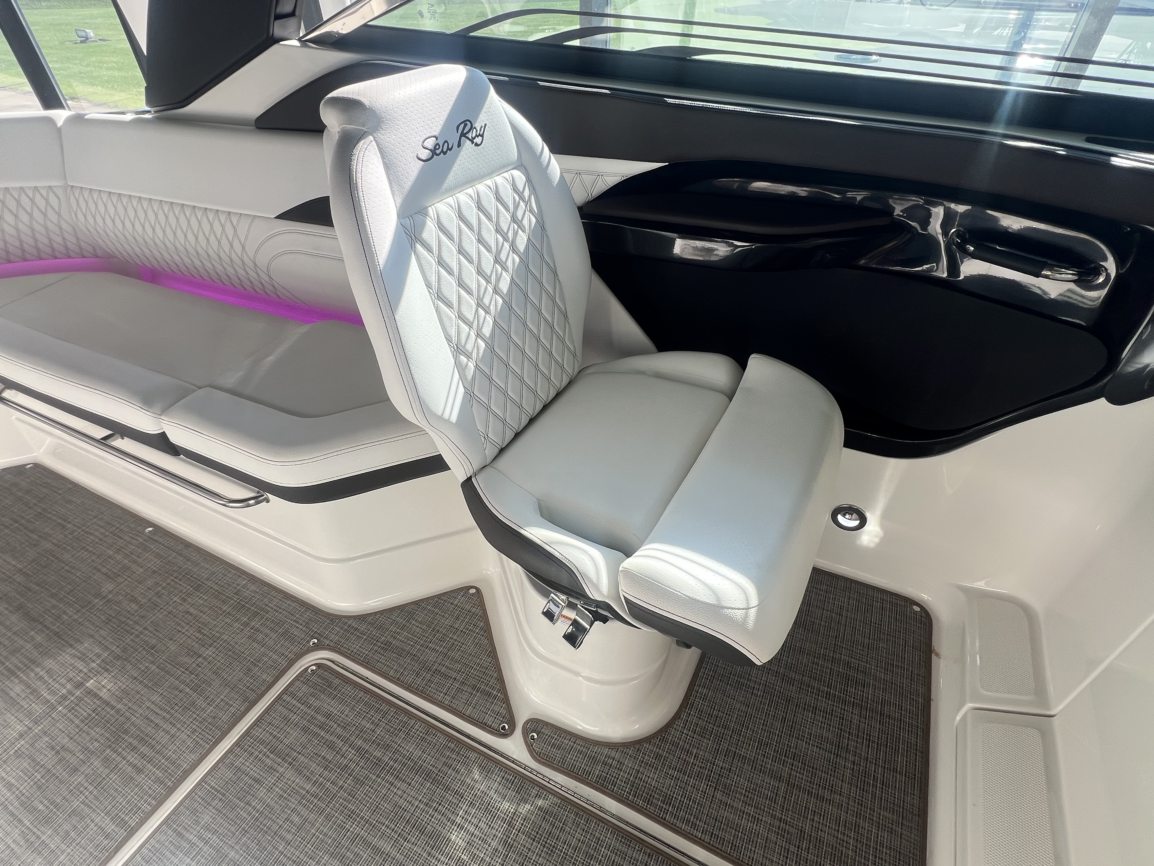 2024 Sea Ray 280 SLX OB Image Thumbnail #11