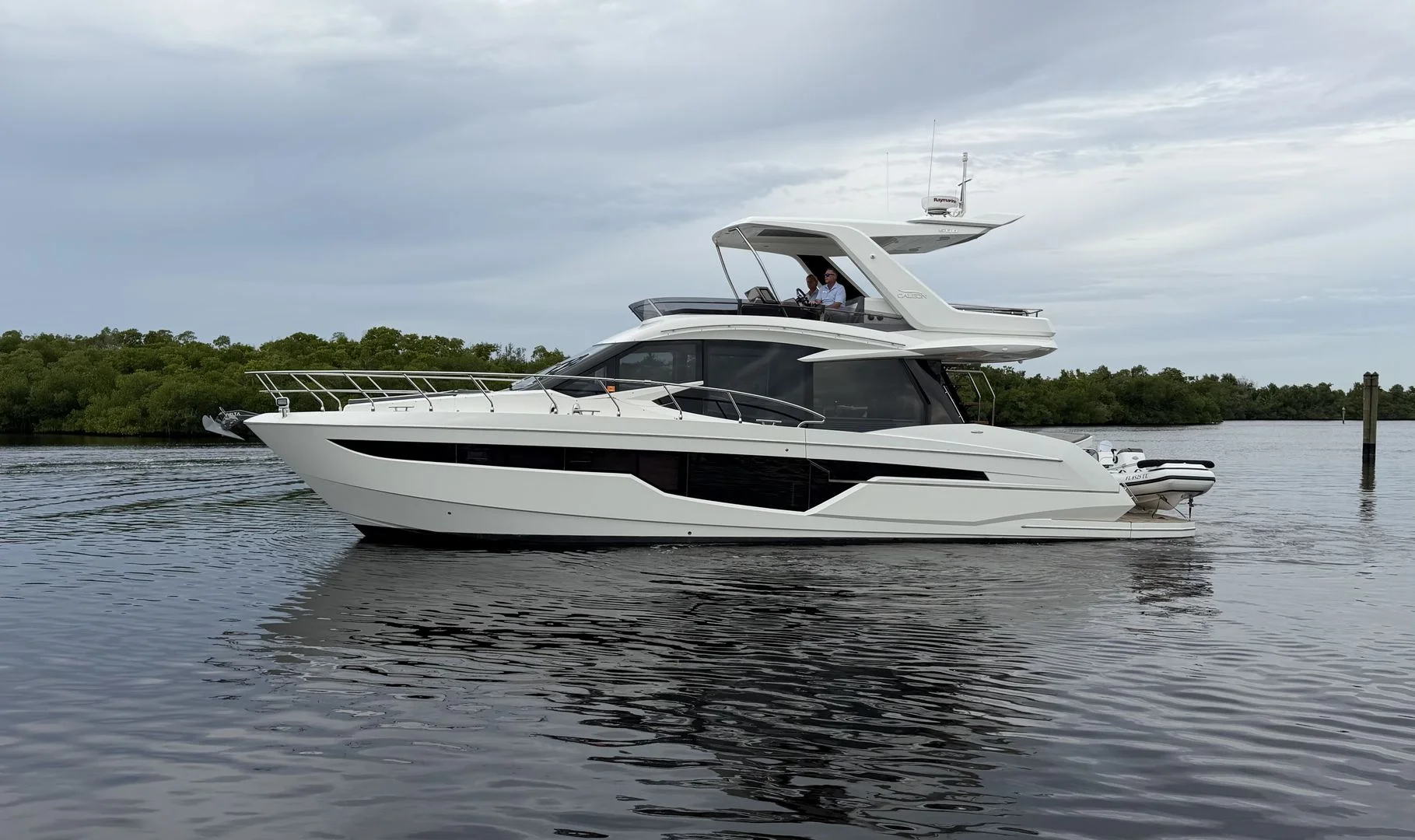 2023 Galeon 500 FLY Image Thumbnail #3