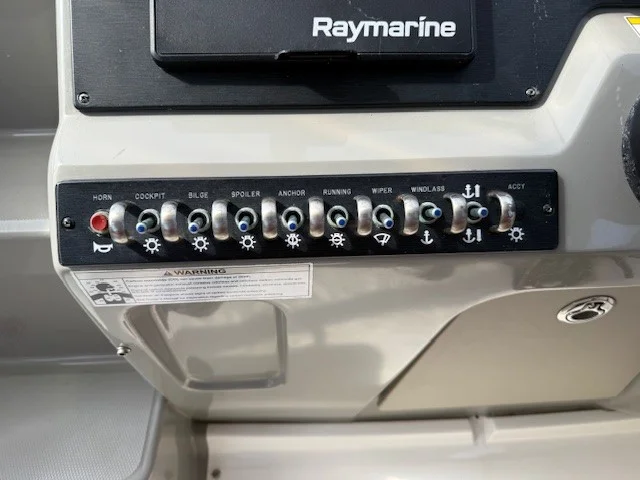 2014 Sea Ray 310 SUNDANCER Image Thumbnail #11