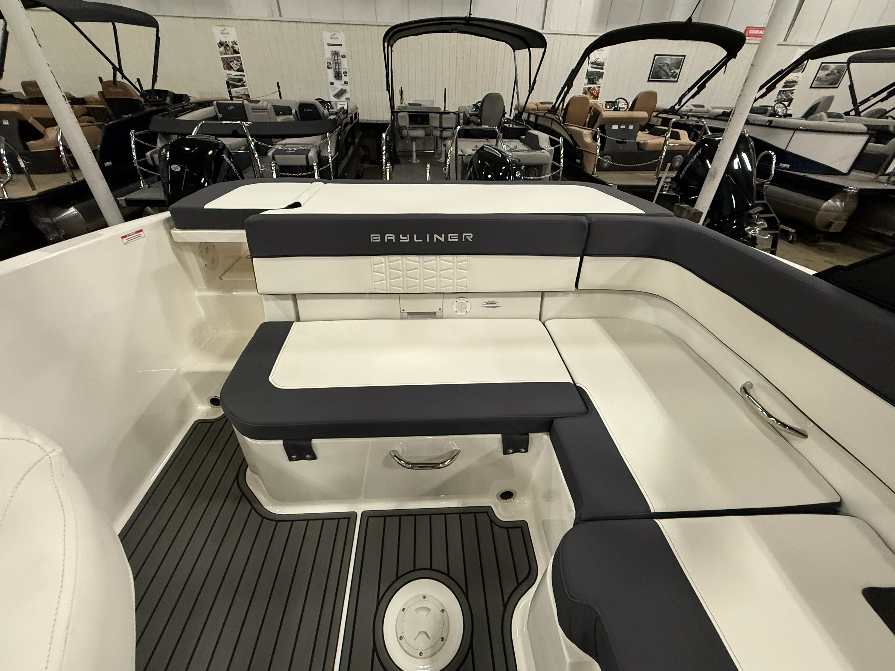 2022 Bayliner VR5 Bowrider I/O Image Thumbnail #11