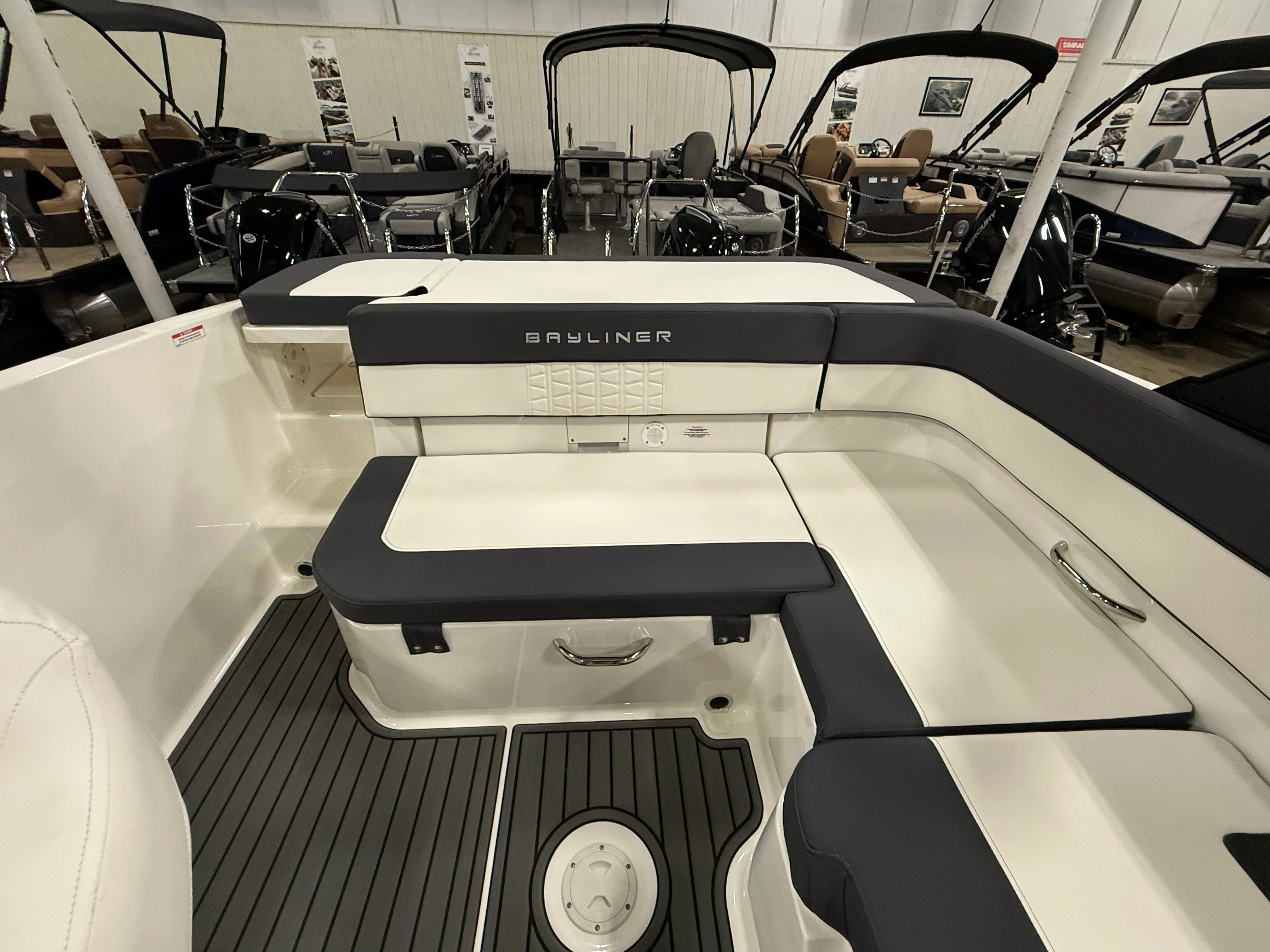 2022 Bayliner VR5 Bowrider I/O Image Thumbnail #11