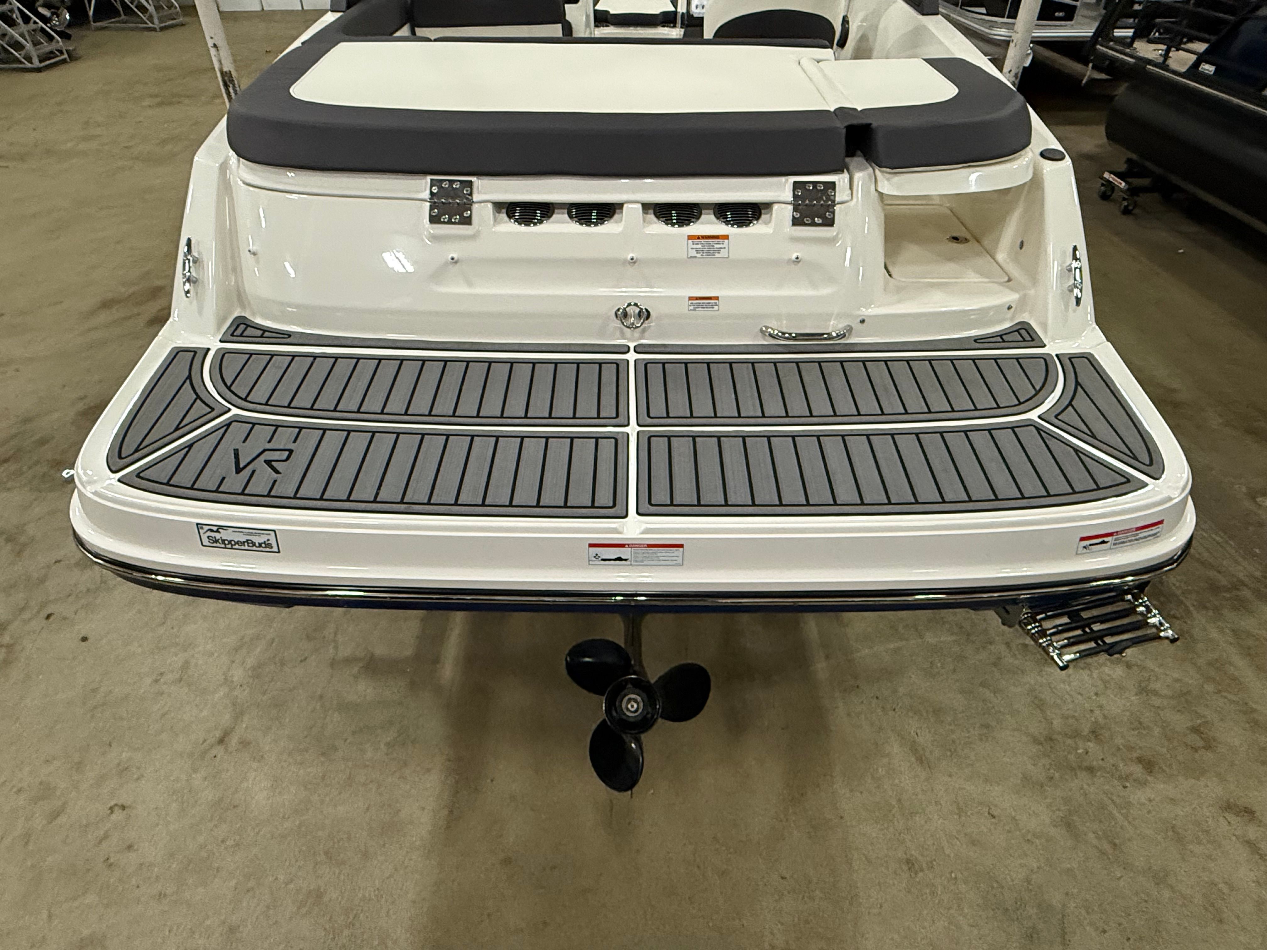 2022 Bayliner VR5 Bowrider I/O Image Thumbnail #5