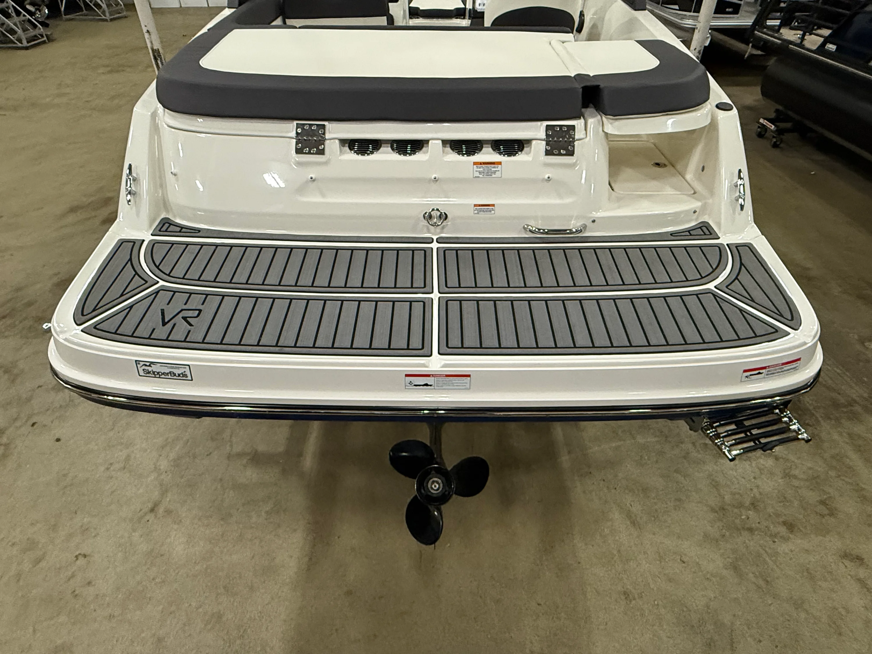 2022 Bayliner VR5 Bowrider I/O Image Thumbnail #5