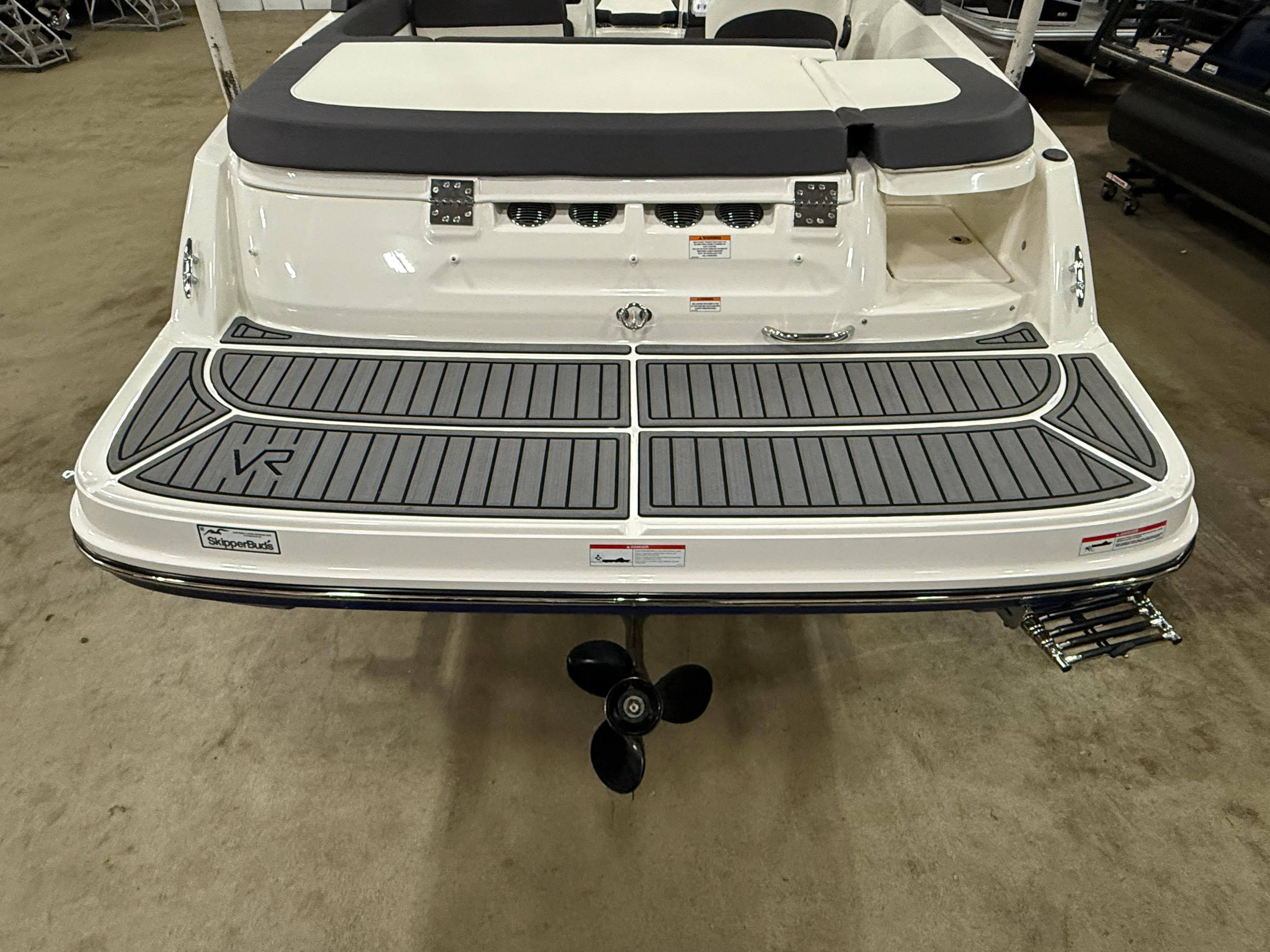 2022 Bayliner VR5 Bowrider I/O Image Thumbnail #5