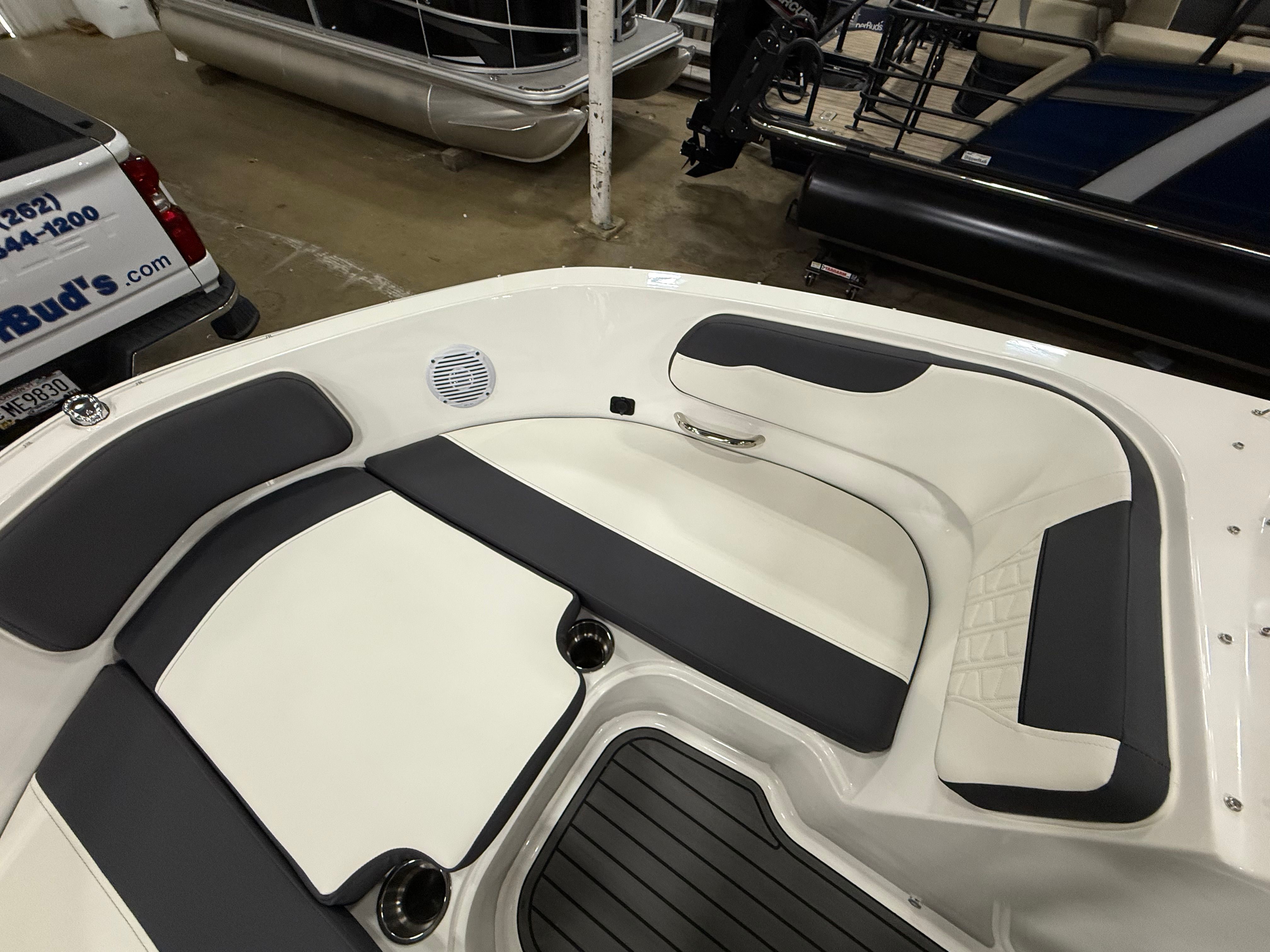 2022 Bayliner VR5 Bowrider I/O Image Thumbnail #16