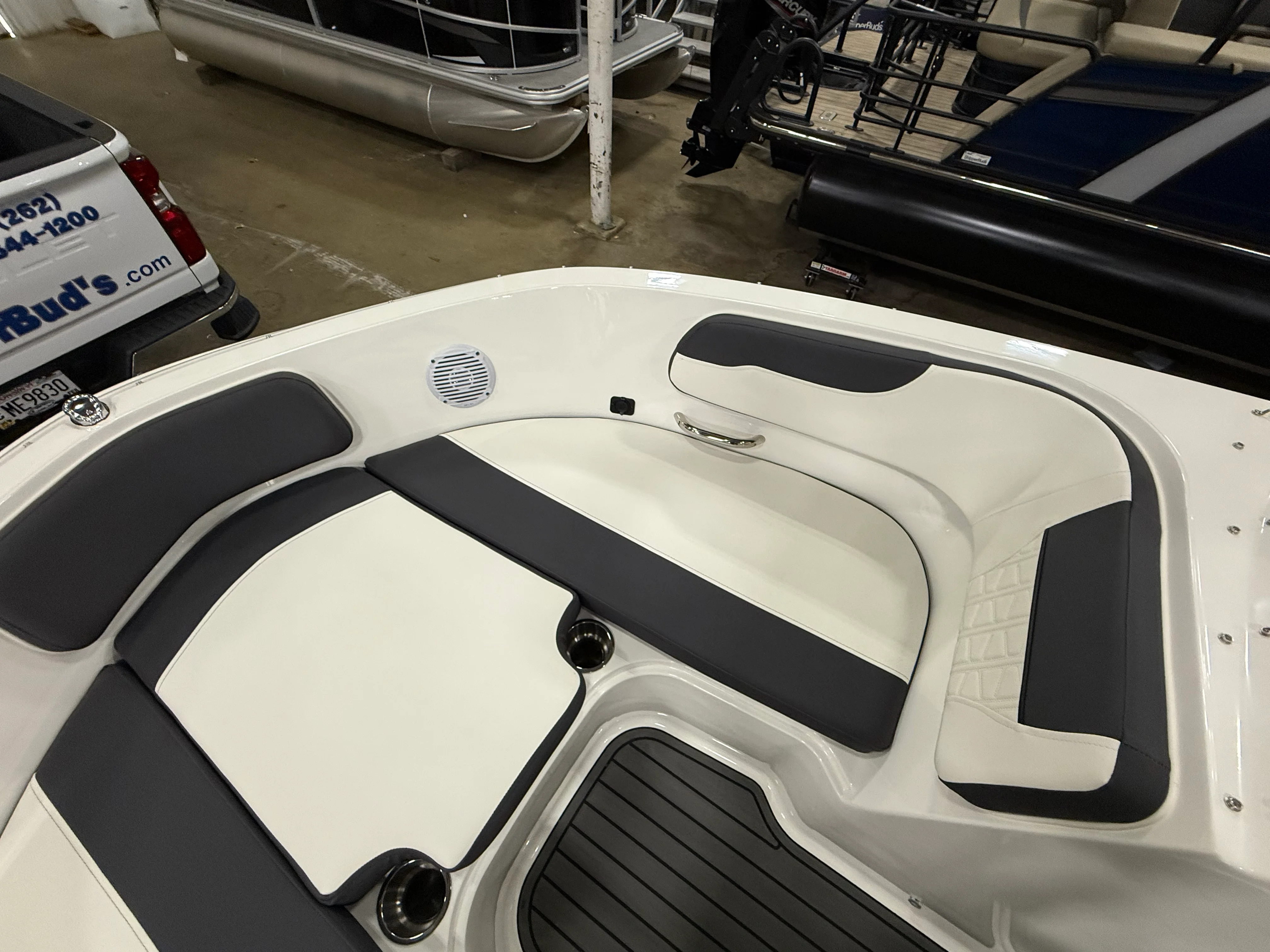 2022 Bayliner VR5 Bowrider I/O Image Thumbnail #16