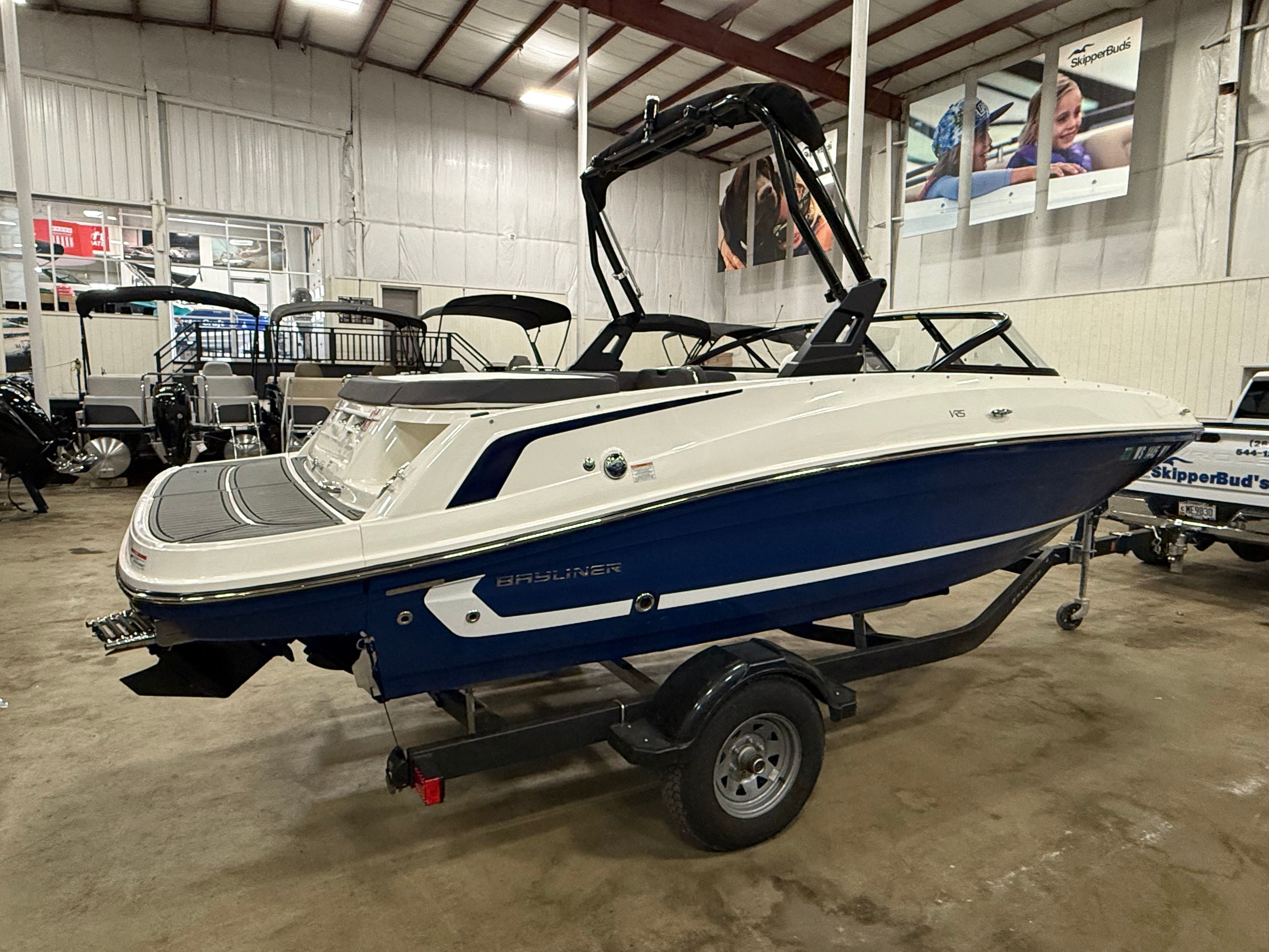 2022 Bayliner VR5 Bowrider I/O Image Thumbnail #4