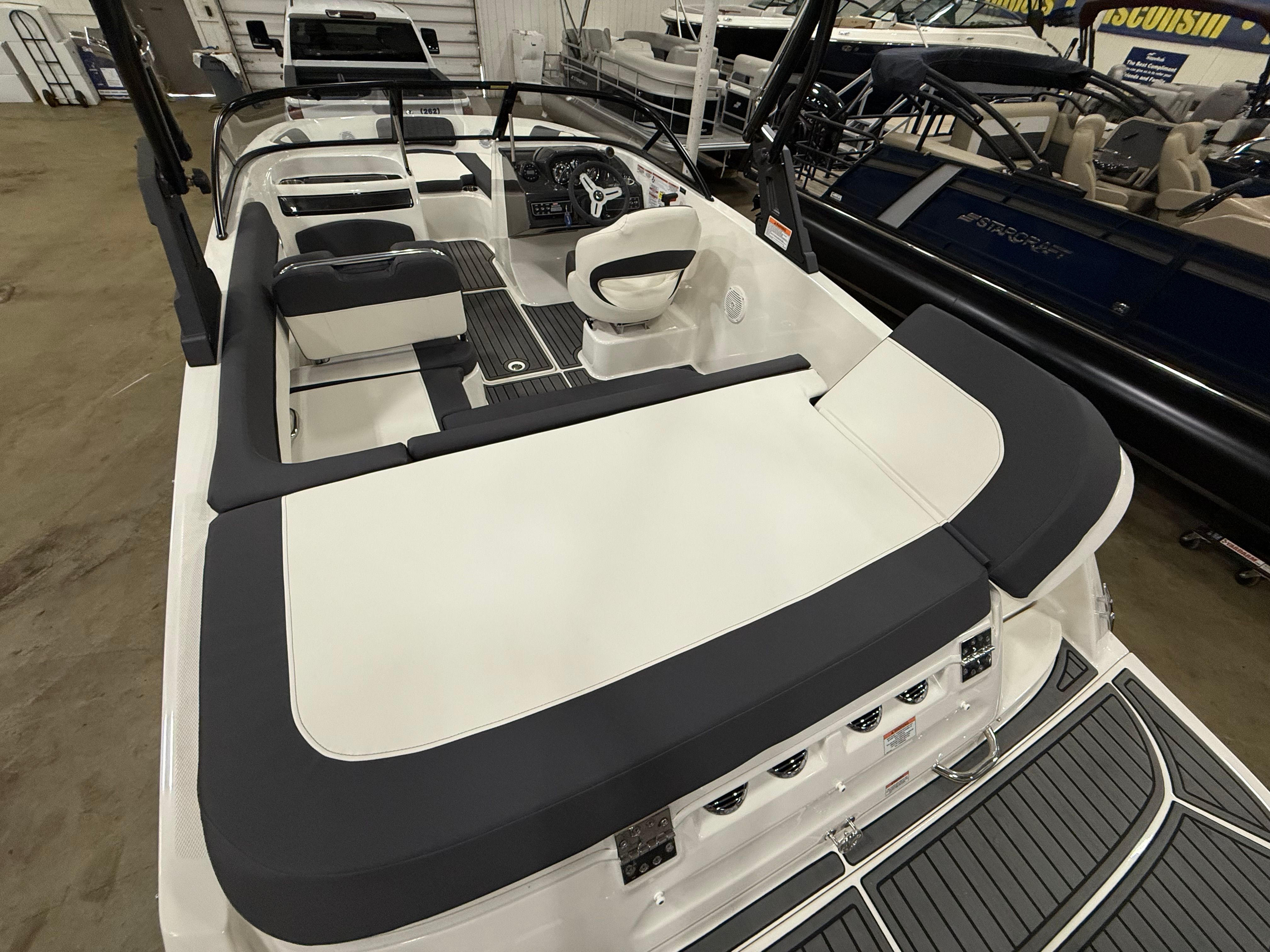 2022 Bayliner VR5 Bowrider I/O Image Thumbnail #7