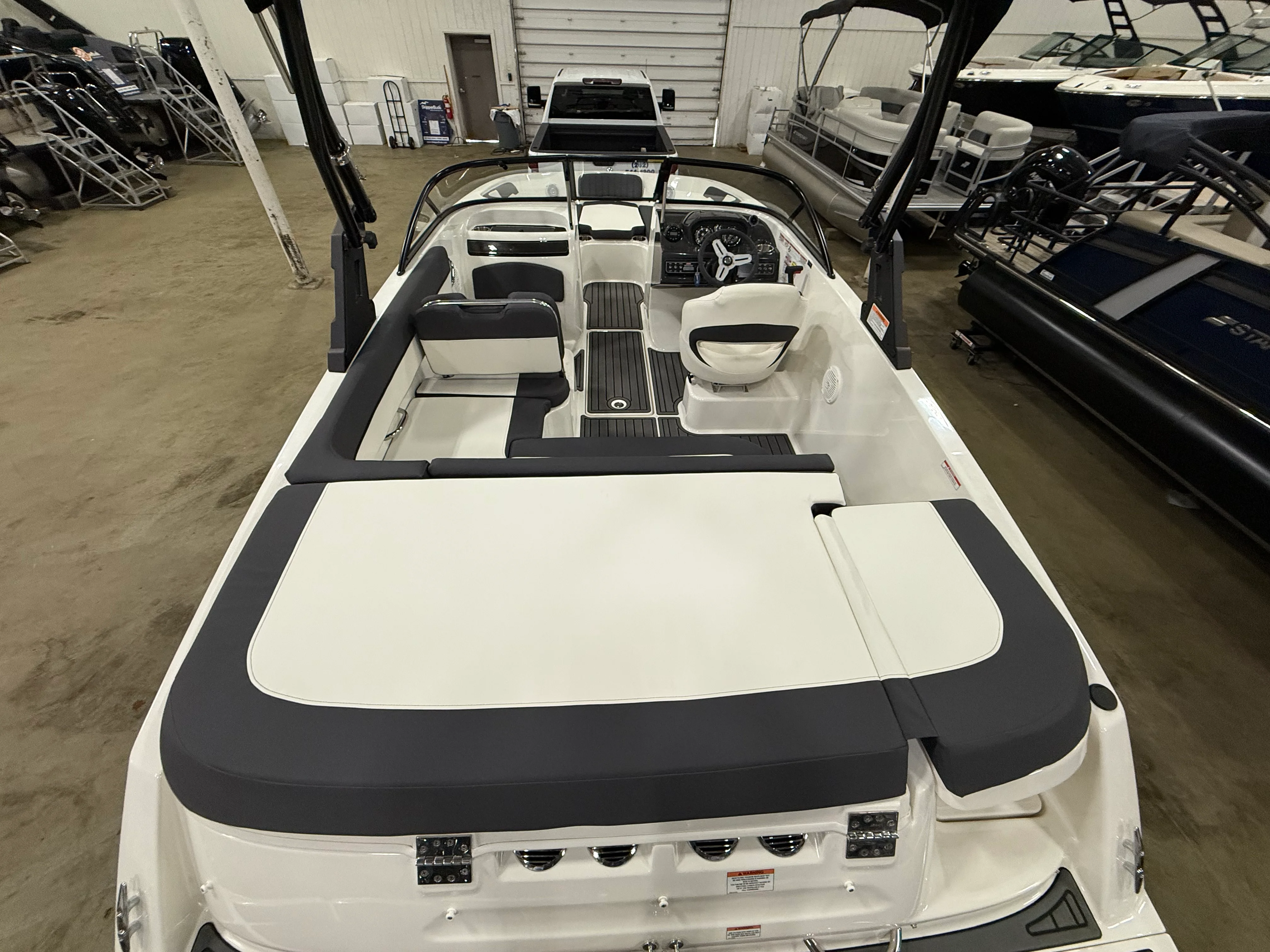 2022 Bayliner VR5 Bowrider I/O Image Thumbnail #6