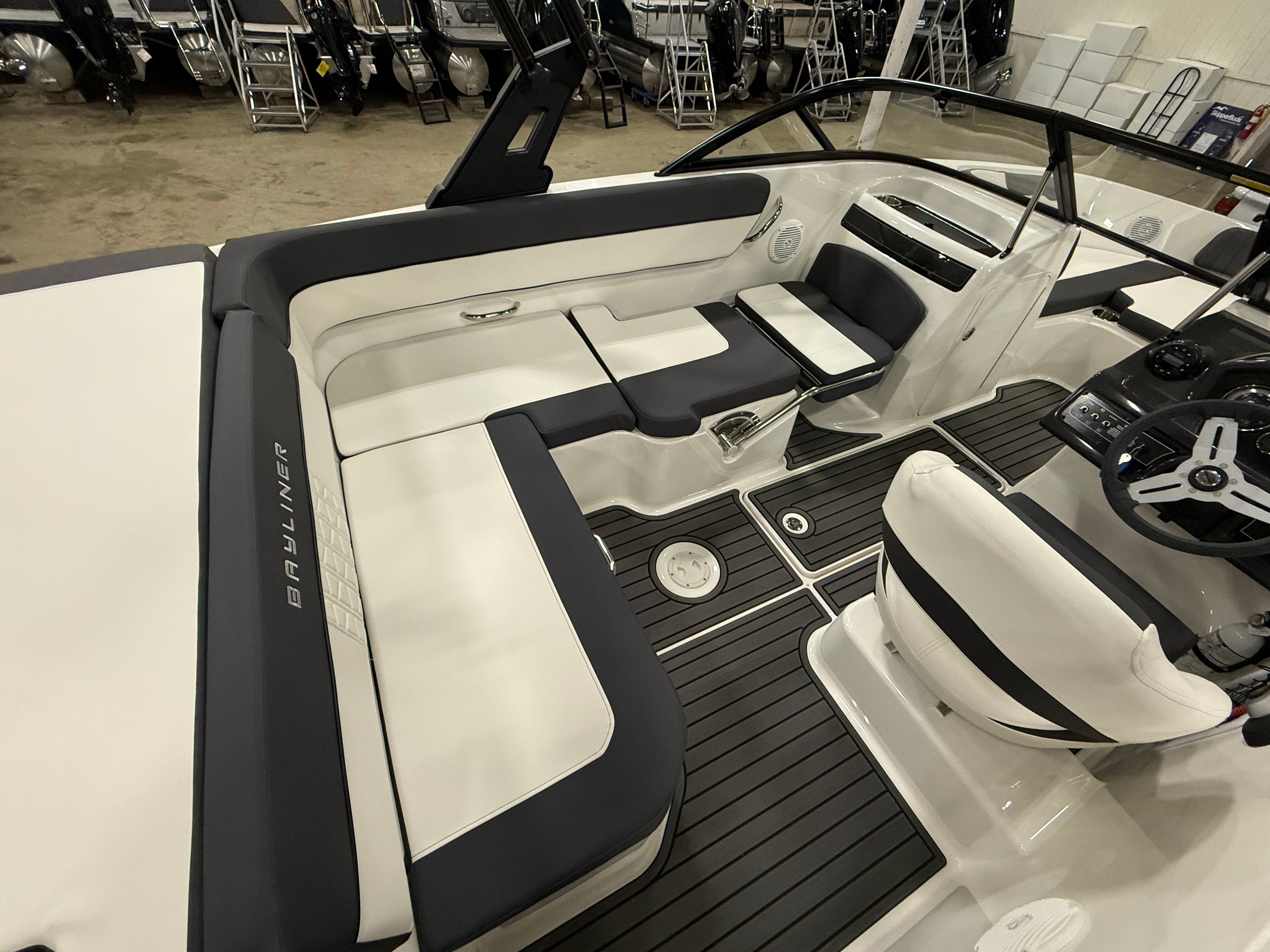 2022 Bayliner VR5 Bowrider I/O Image Thumbnail #10