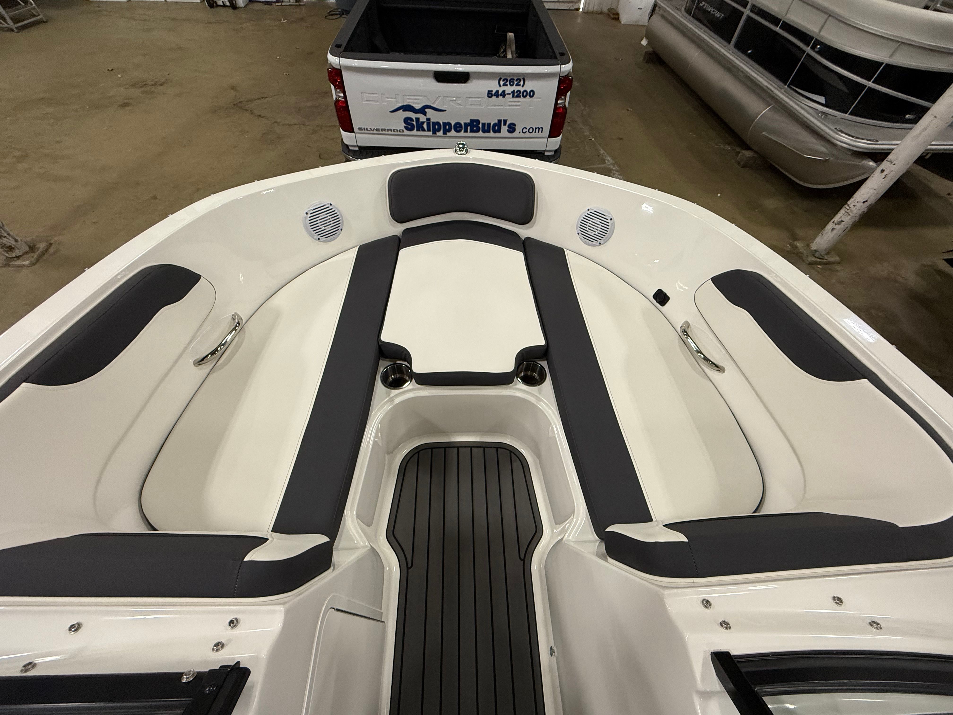 2022 Bayliner VR5 Bowrider I/O Image Thumbnail #15