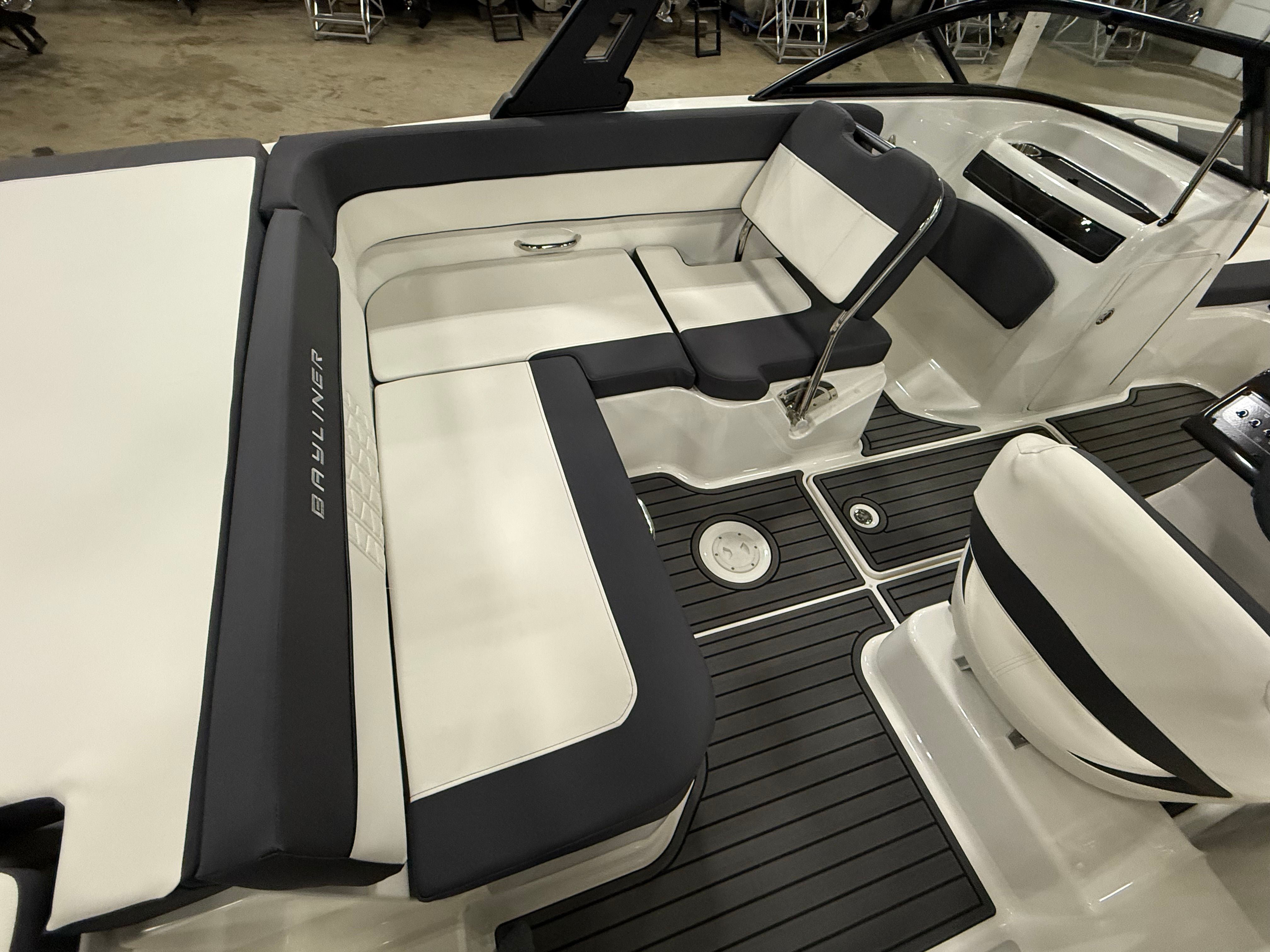 2022 Bayliner VR5 Bowrider I/O Image Thumbnail #9