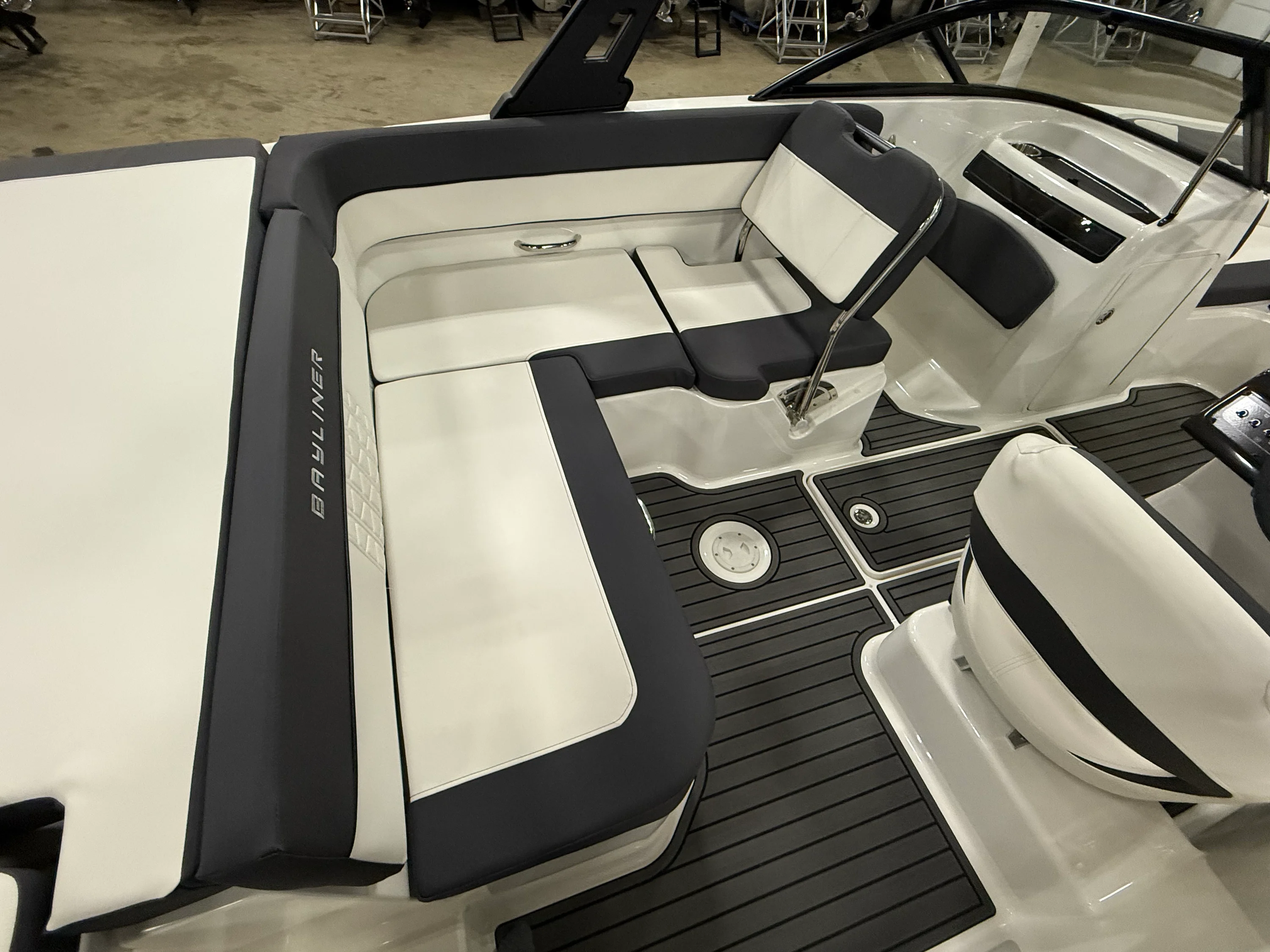 2022 Bayliner VR5 Bowrider I/O Image Thumbnail #9