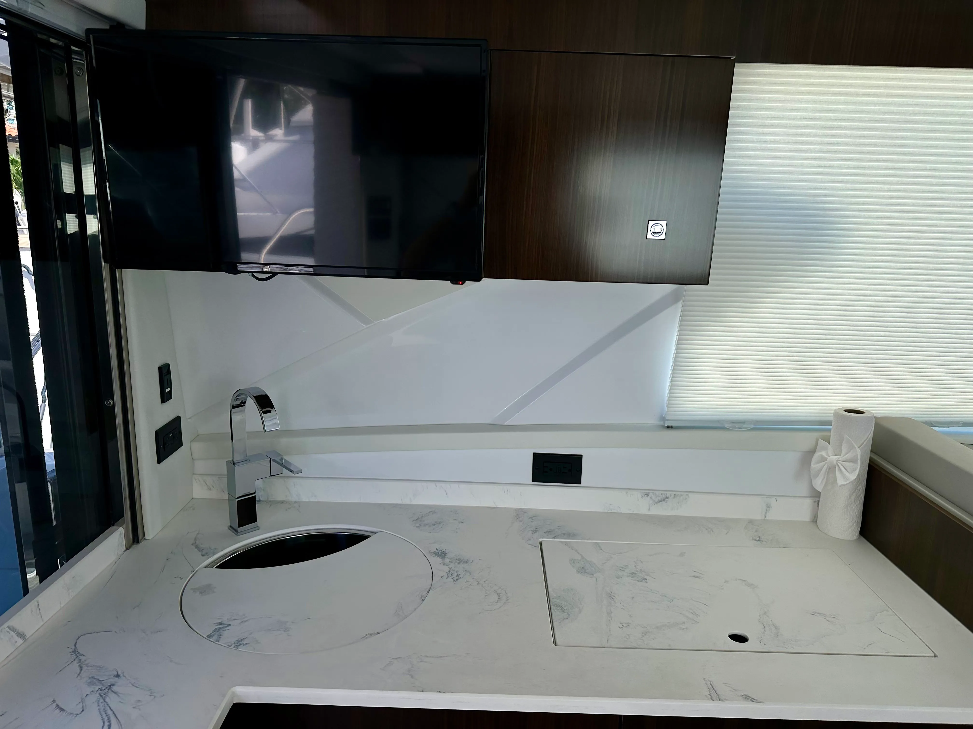 2023 Cruisers Yachts 42 CANTIUS Image Thumbnail #17