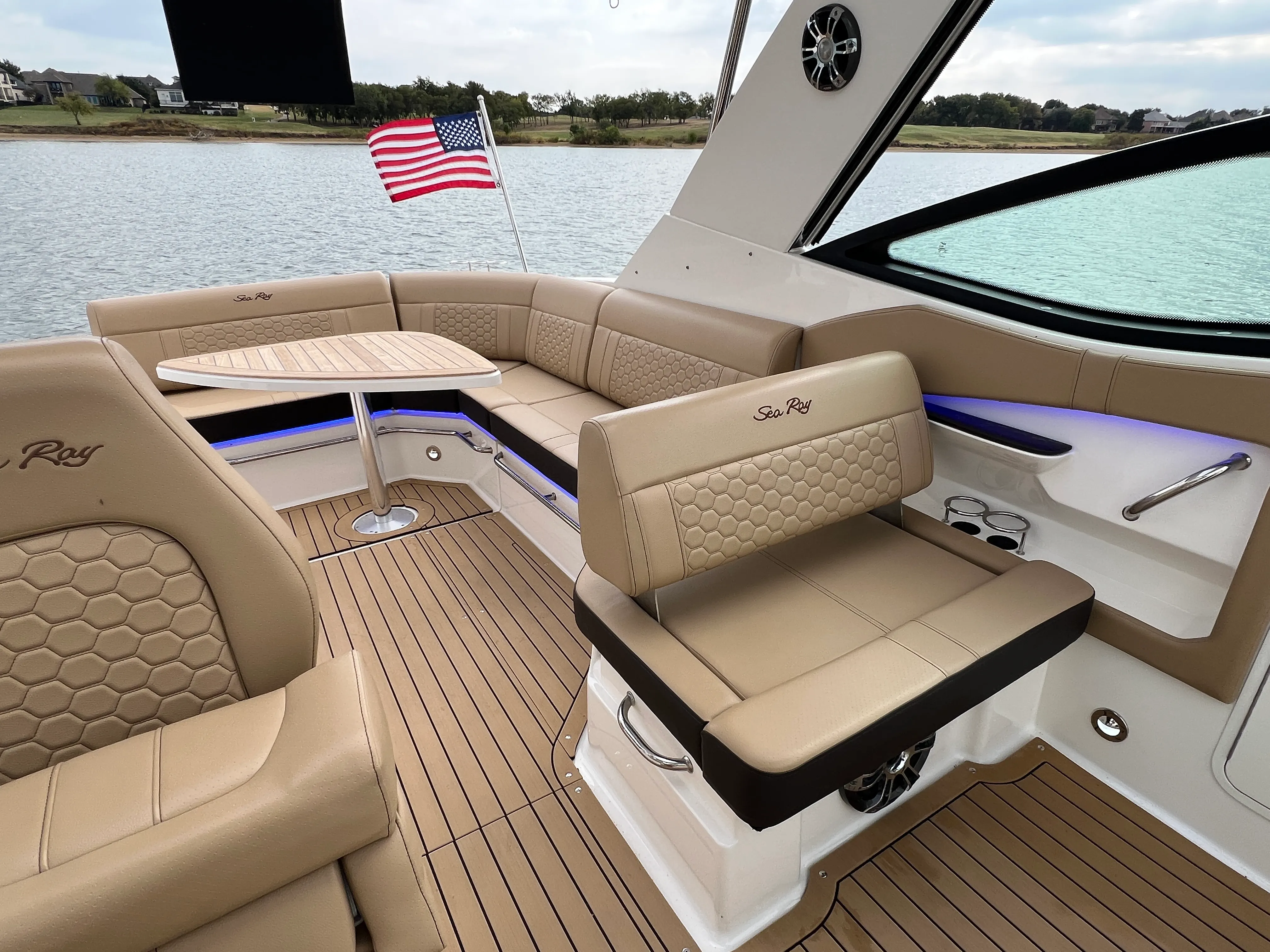 2020 Sea Ray 320 SUNDANCER Image Thumbnail #33
