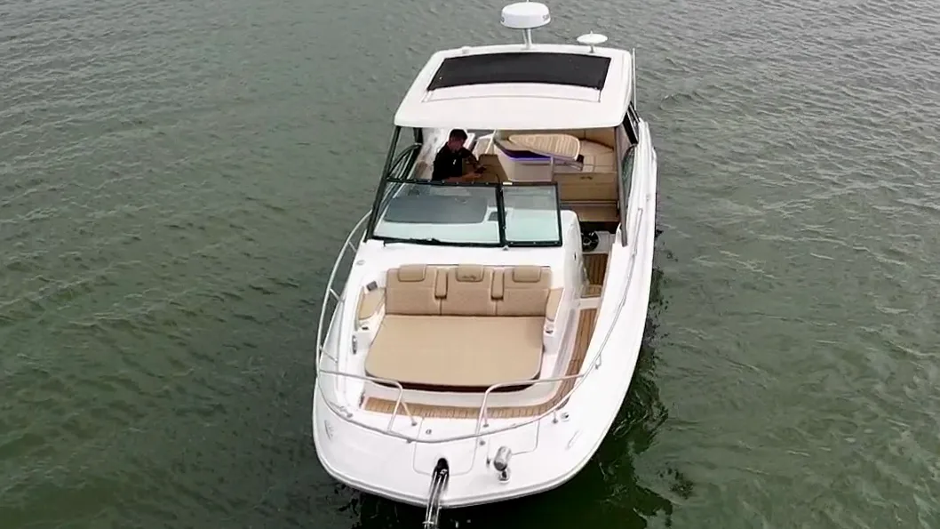 2020 Sea Ray 320 SUNDANCER Image Thumbnail #2