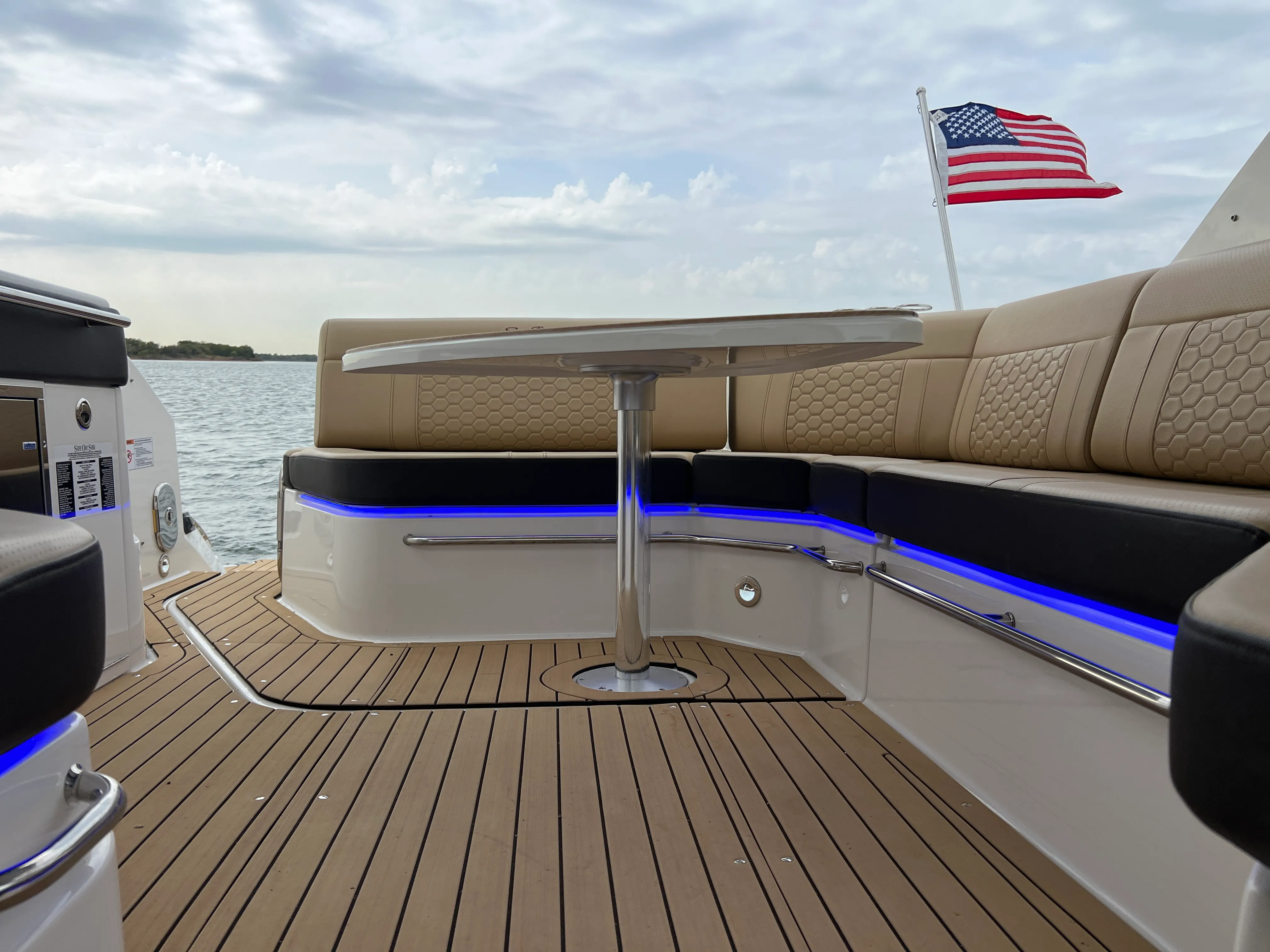 2020 Sea Ray 320 SUNDANCER Image Thumbnail #32