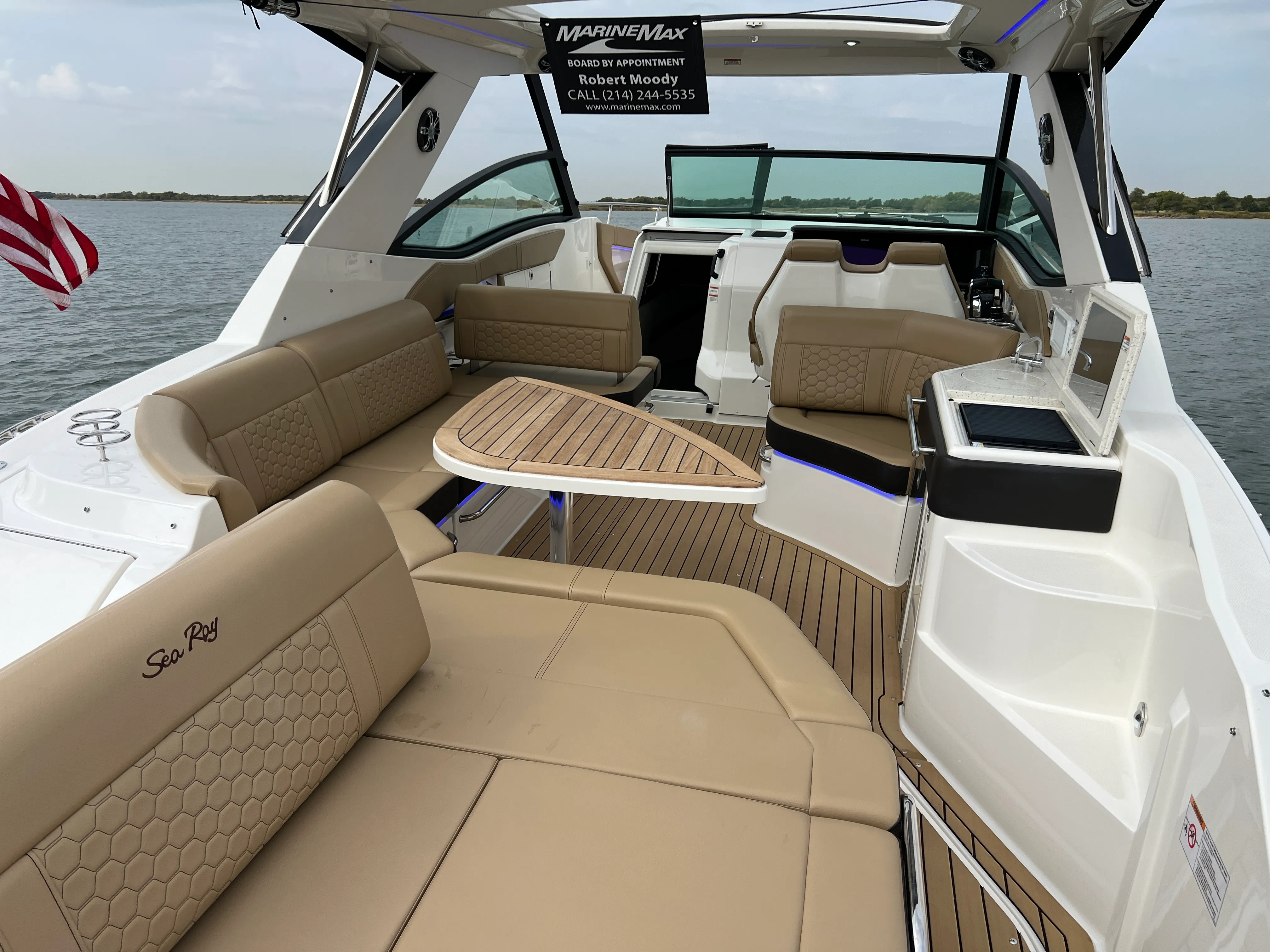 2020 Sea Ray 320 SUNDANCER Image Thumbnail #28