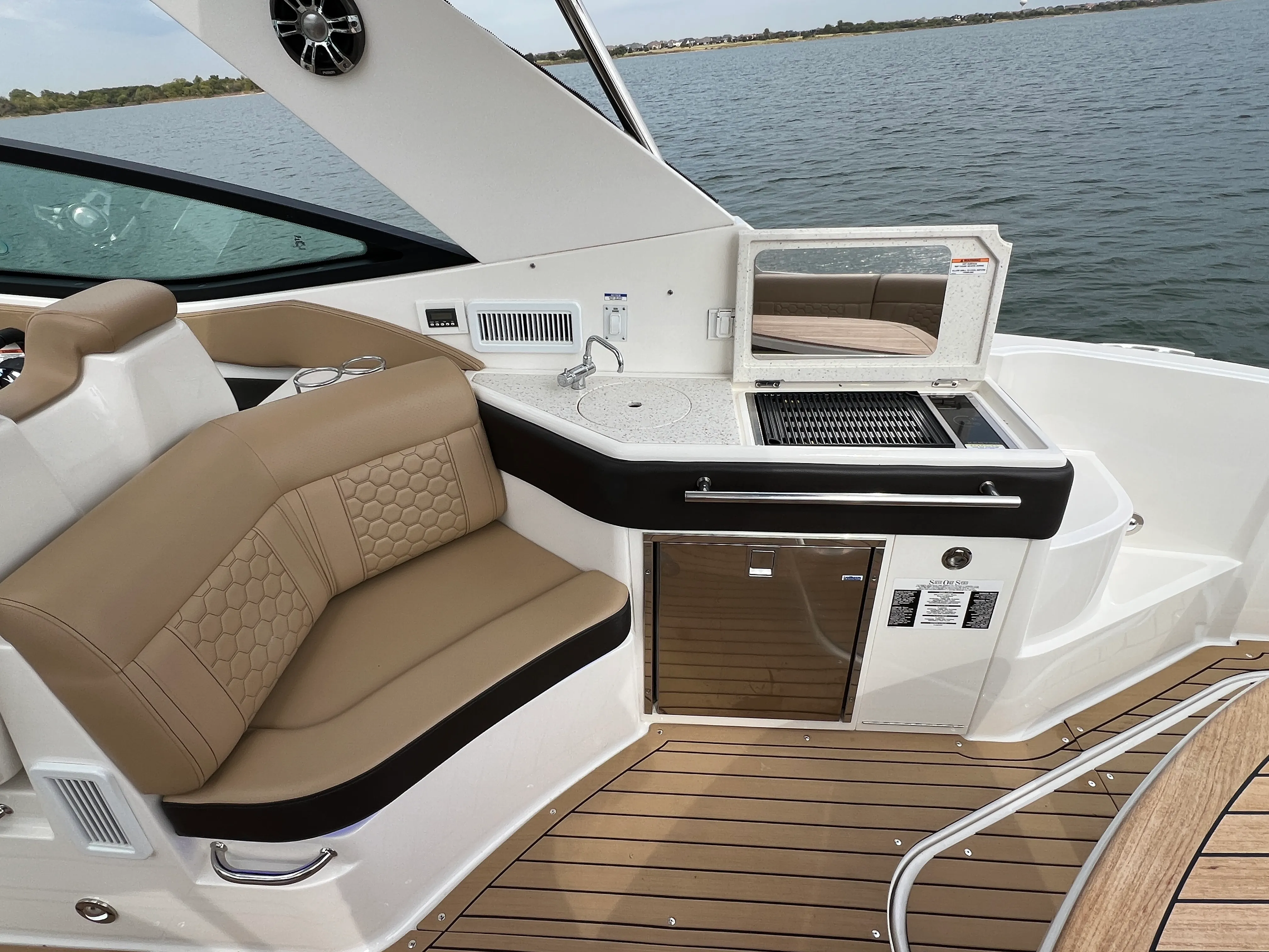2020 Sea Ray 320 SUNDANCER Image Thumbnail #36