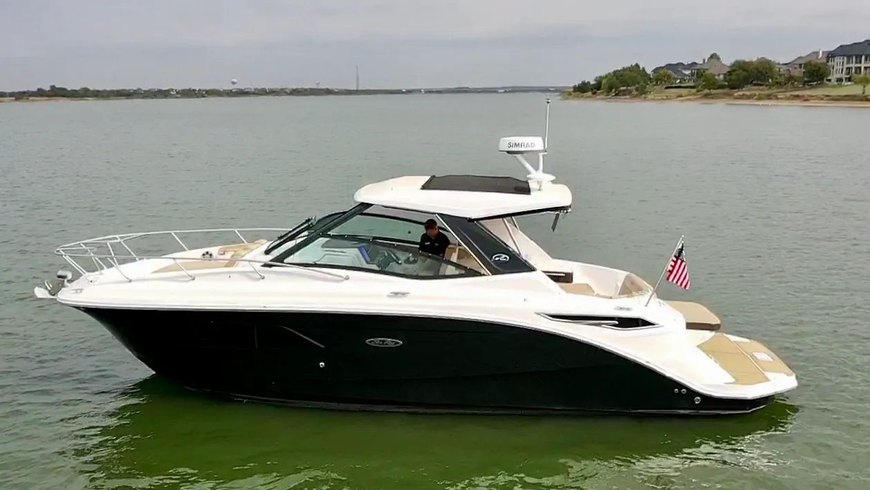 2020 Sea Ray 320 SUNDANCER Image Thumbnail #3