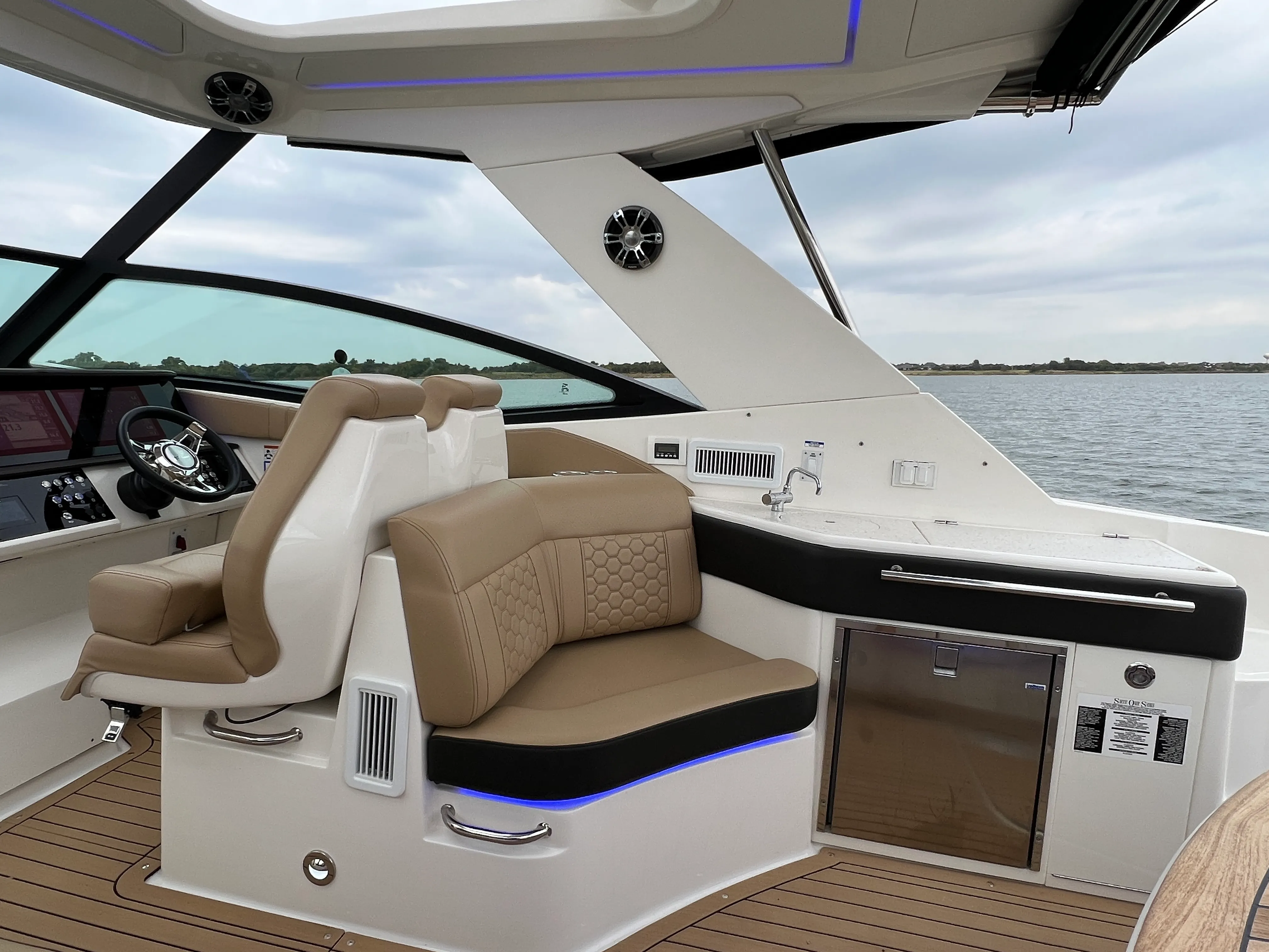 2020 Sea Ray 320 SUNDANCER Image Thumbnail #35