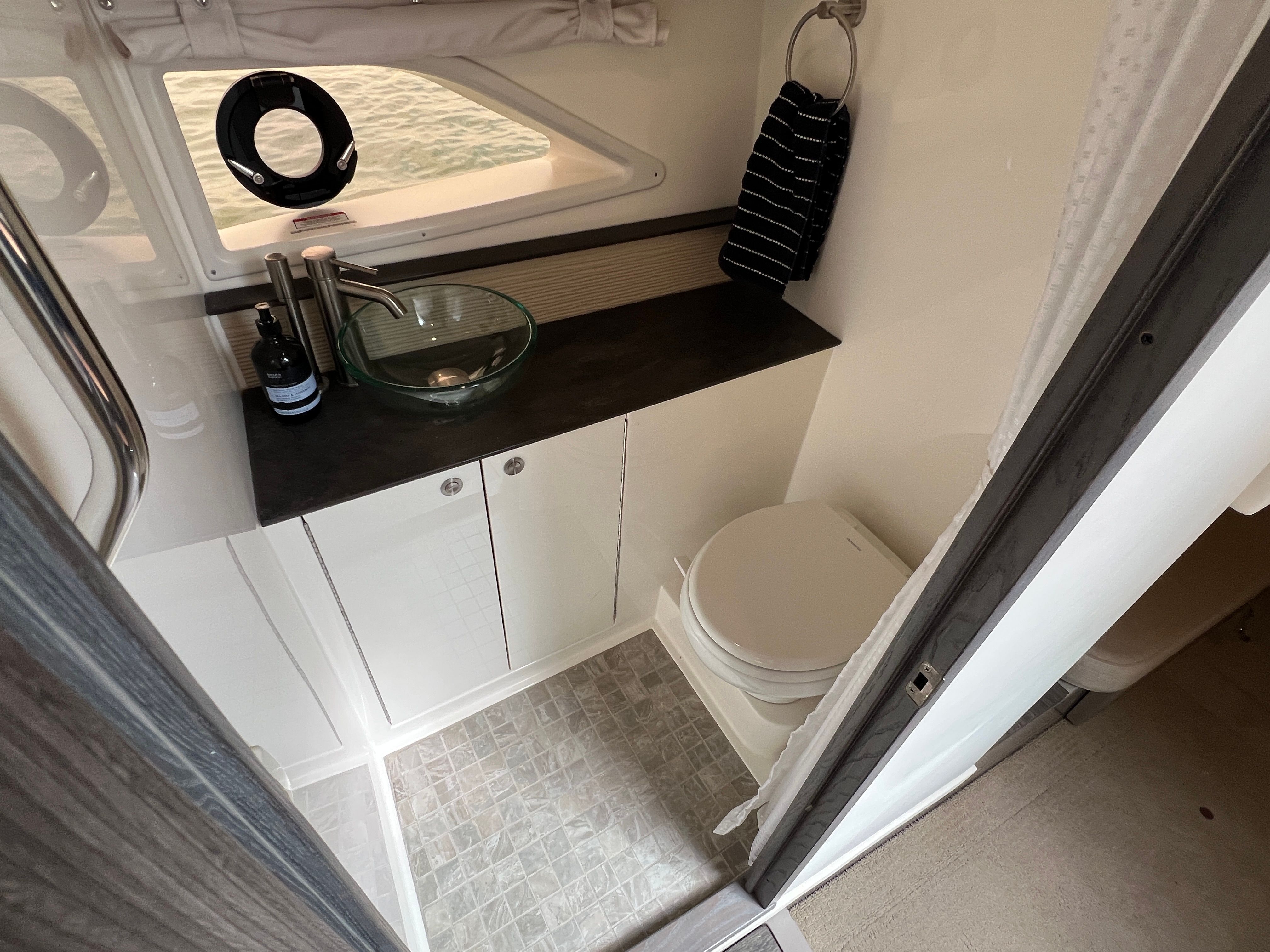 2020 Sea Ray 320 SUNDANCER Image Thumbnail #62