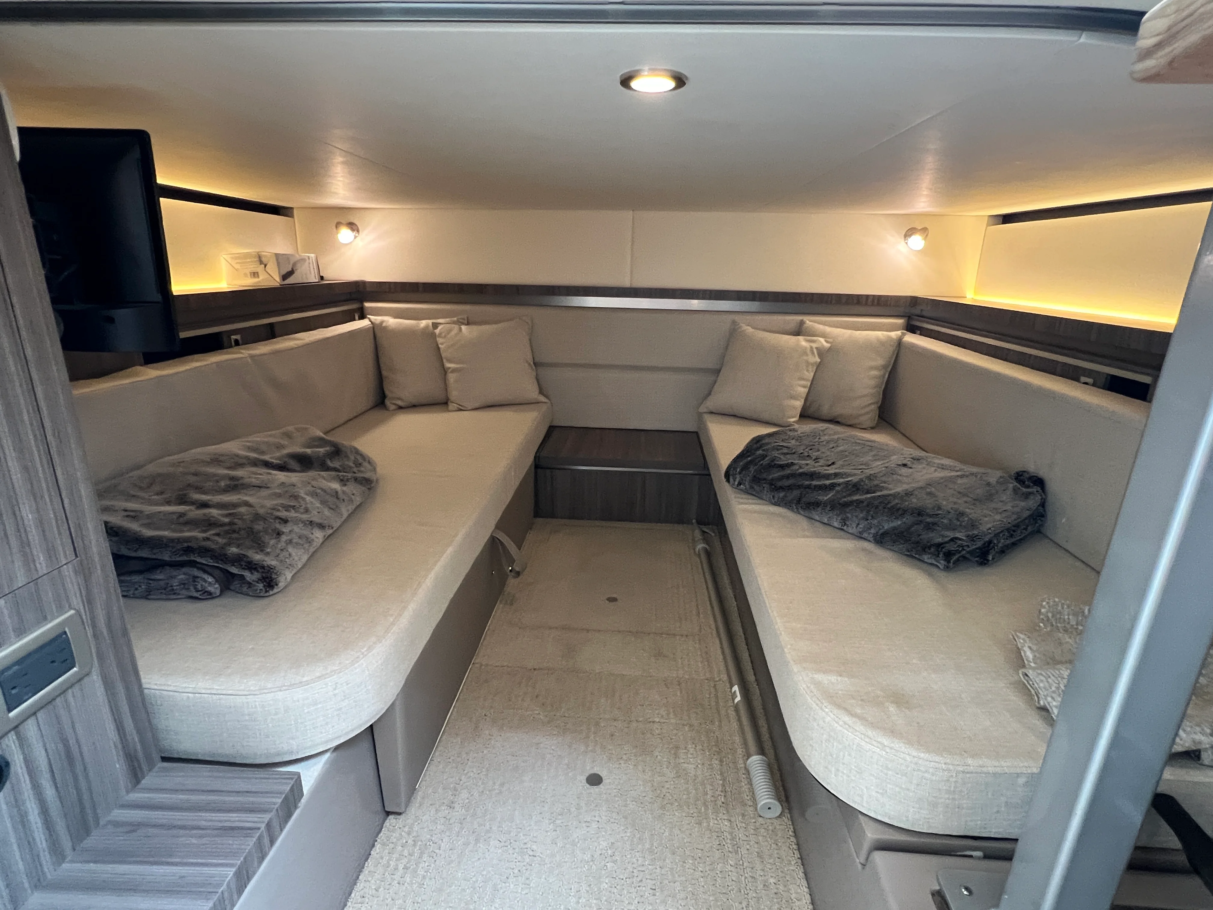 2020 Sea Ray 320 SUNDANCER Image Thumbnail #57