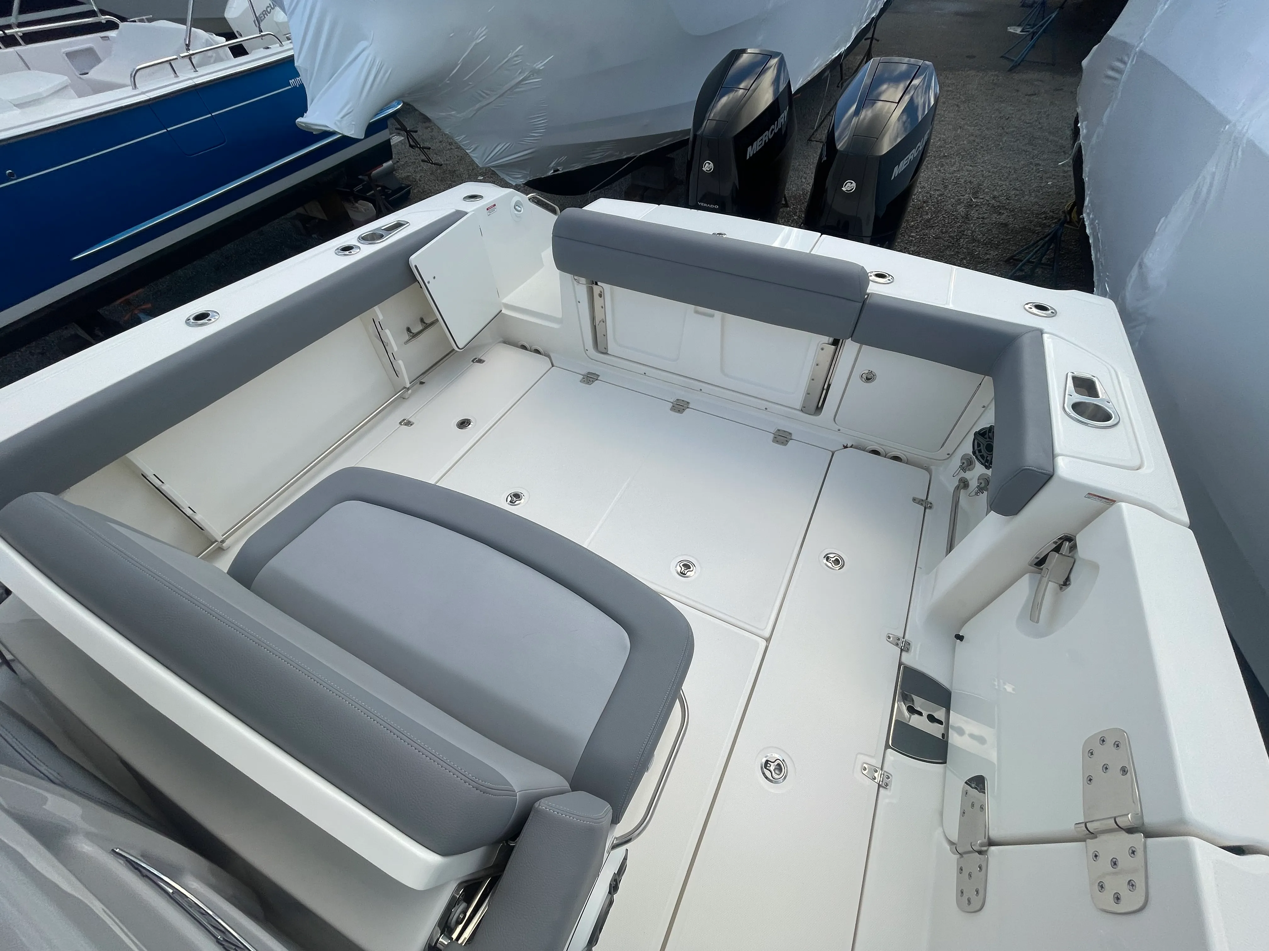 2025 Boston Whaler OUTRAGE Image Thumbnail #16