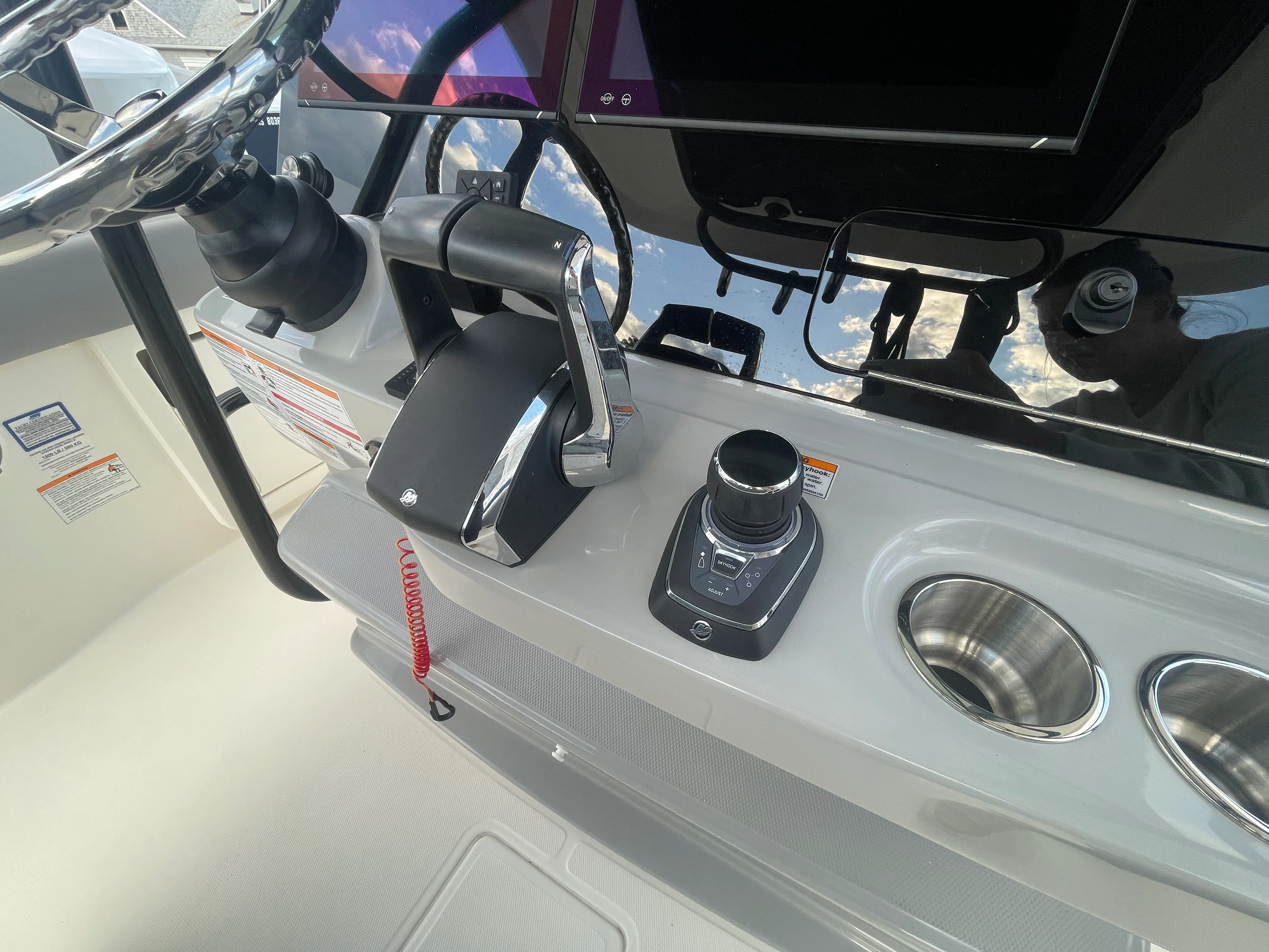 2025 Boston Whaler OUTRAGE Image Thumbnail #23