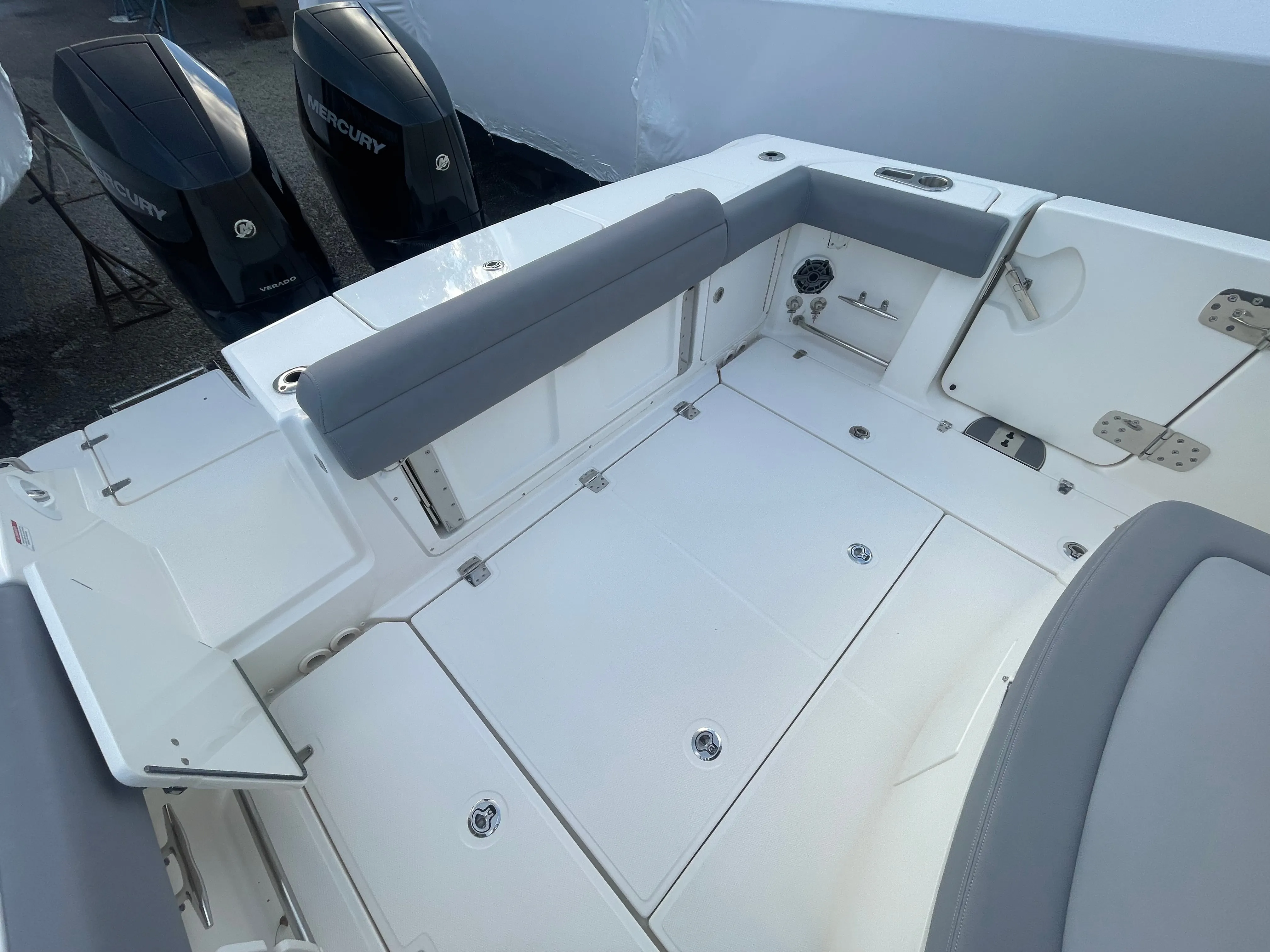 2025 Boston Whaler OUTRAGE Image Thumbnail #9