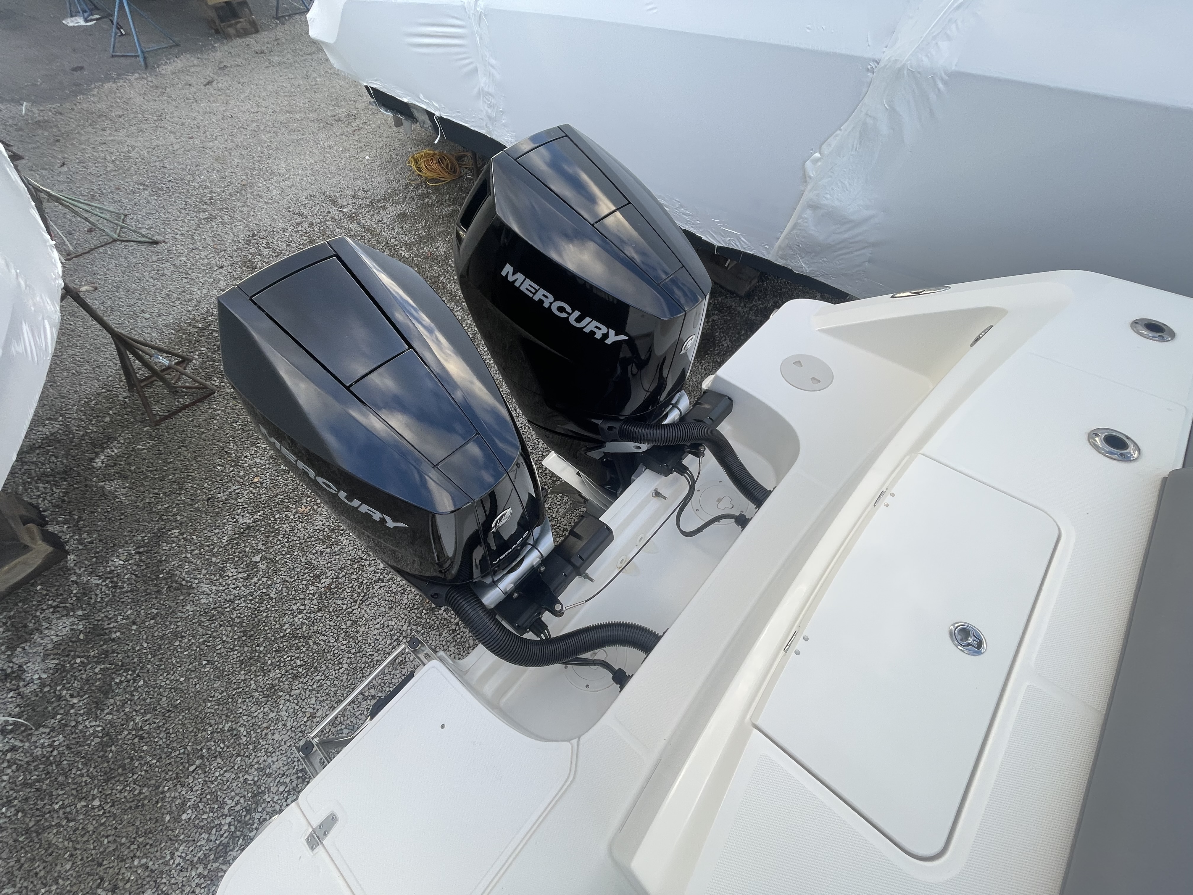 2025 Boston Whaler OUTRAGE Image Thumbnail #6